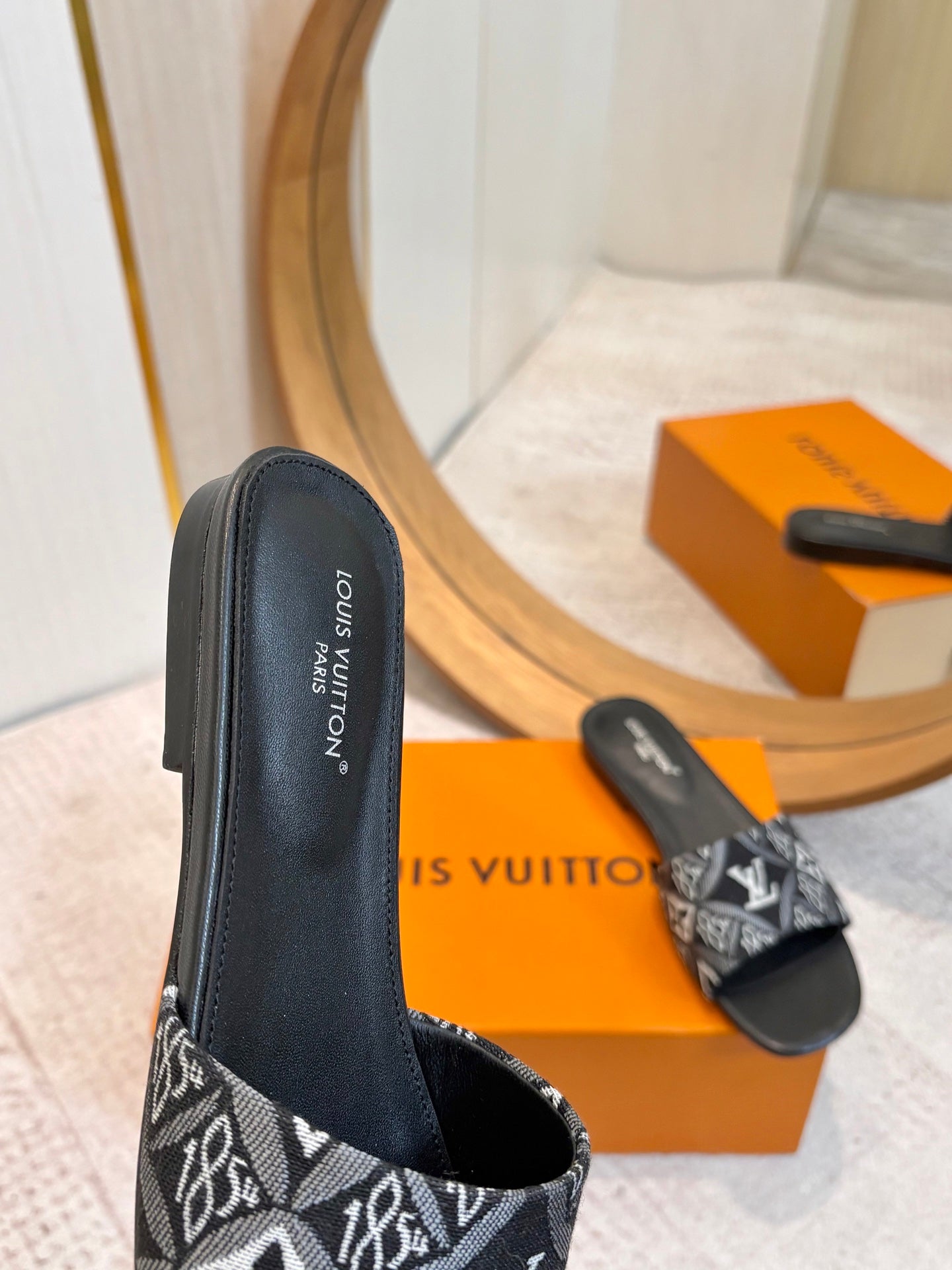 LV 26ss Slippers Black White Denim Leather 671237