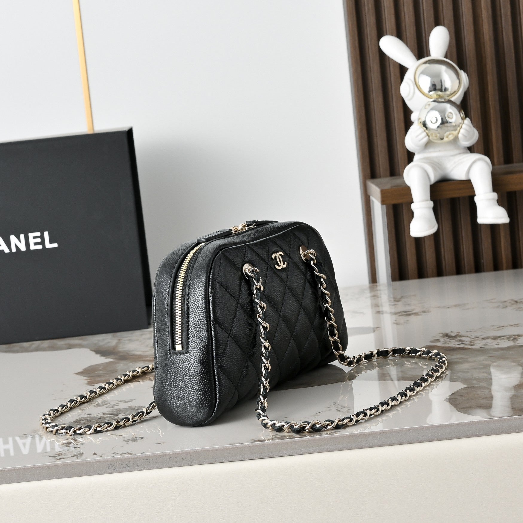 Chanel 2026 Chain Clutch Bag 19.5cm Black Calfskin 140657