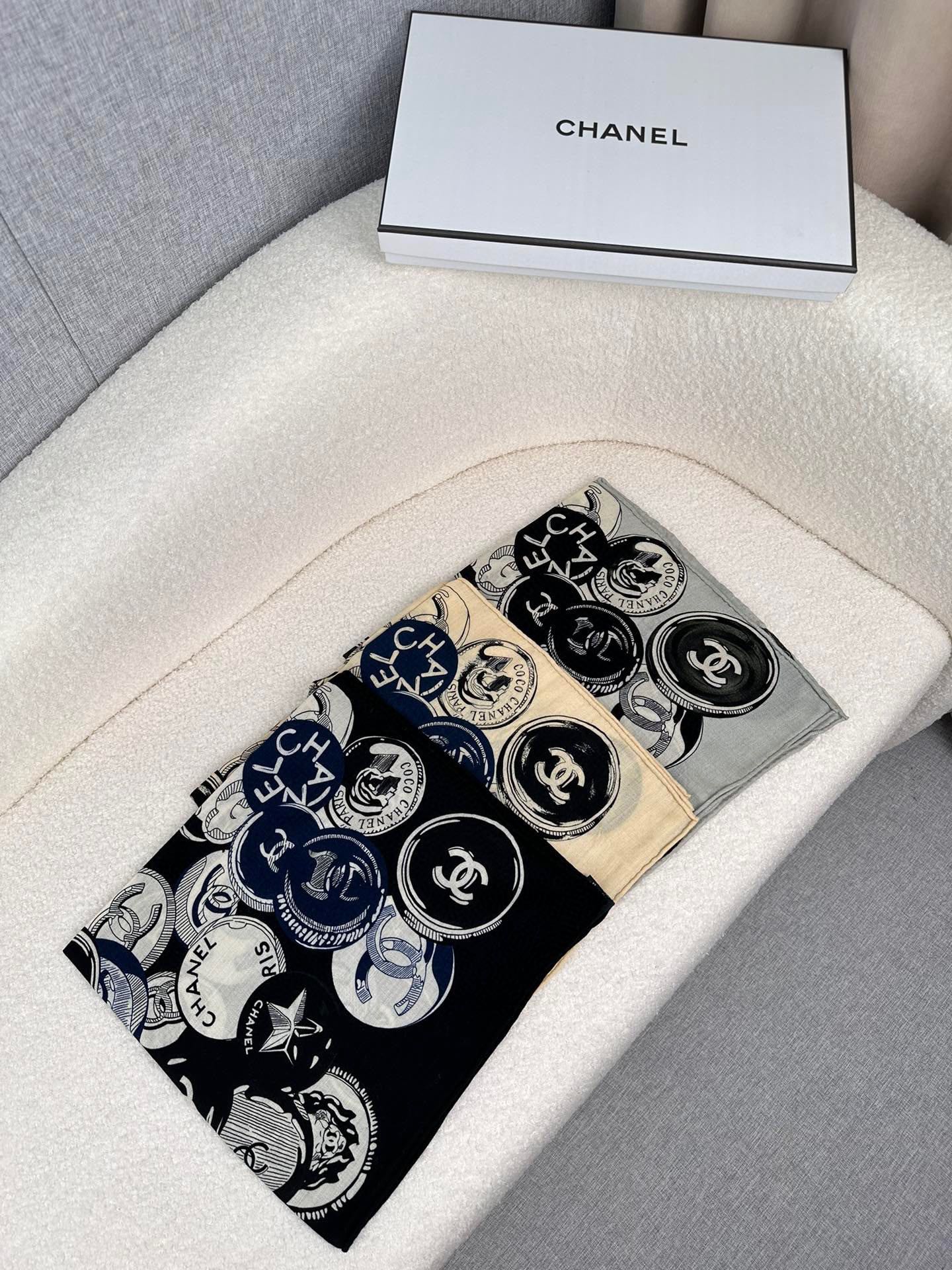 CC Square Scarf 70 CM In Black Colorful Cashmere And Silk 399802