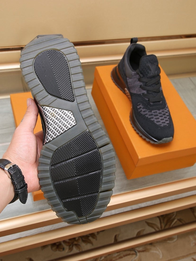 SNEAKERS IN BLACK MESH BREATHABLE AND RUBBER
