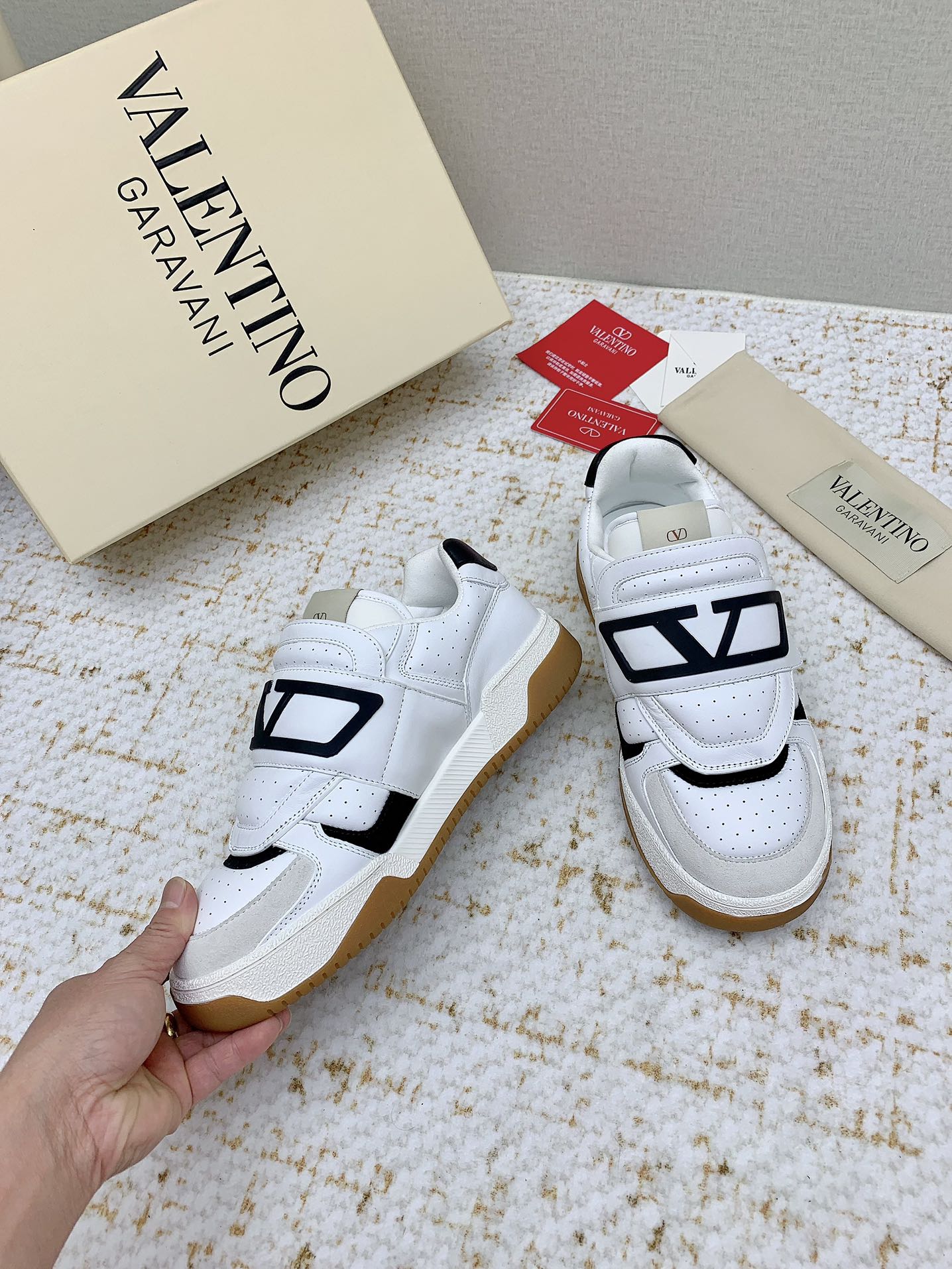 VT 25 Joy Play Low Top Sneaker White Black Cowhide 331681