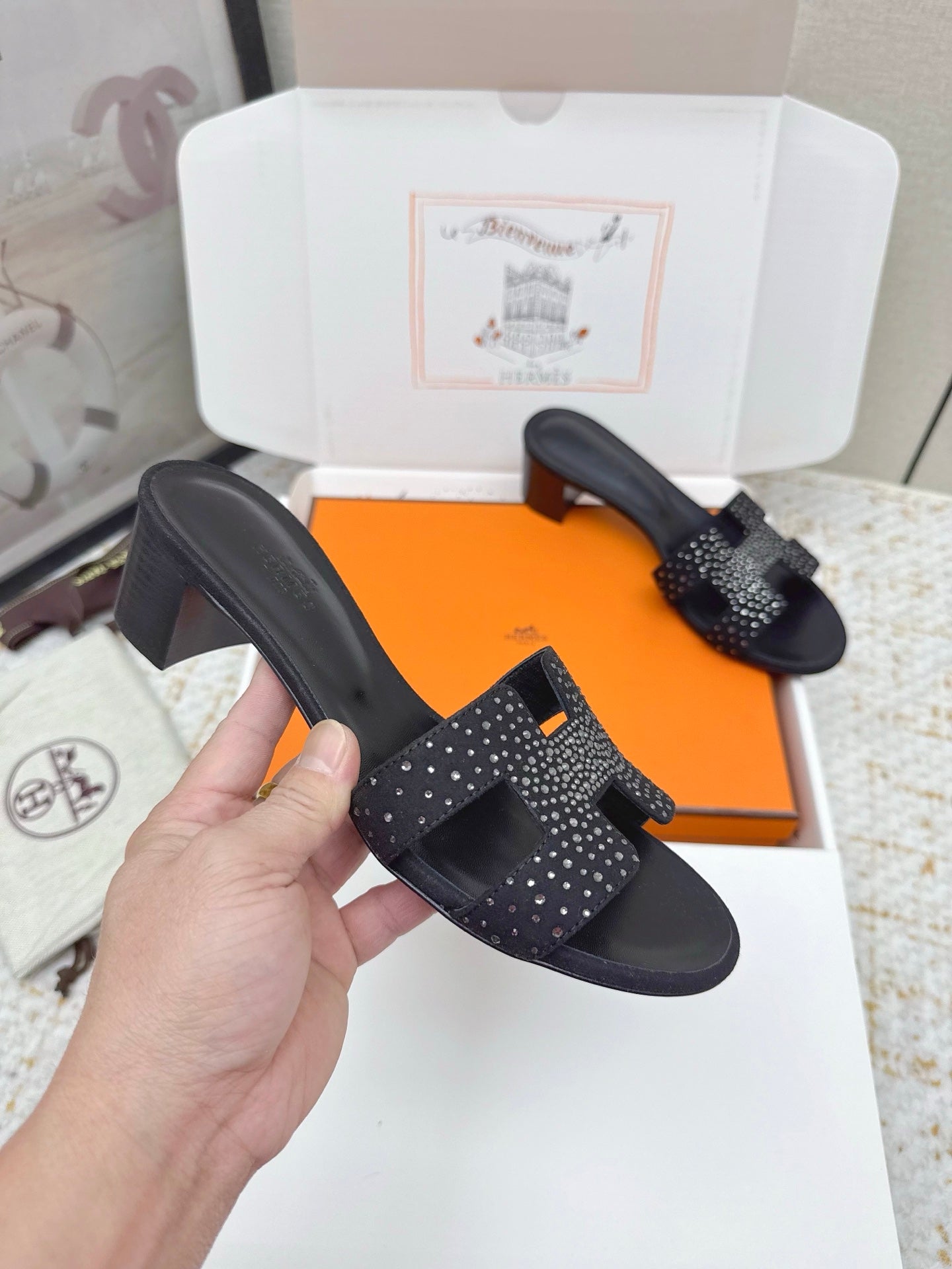 HM 26ss Oran Sandals Black Crystal Suede Cowhide 625256