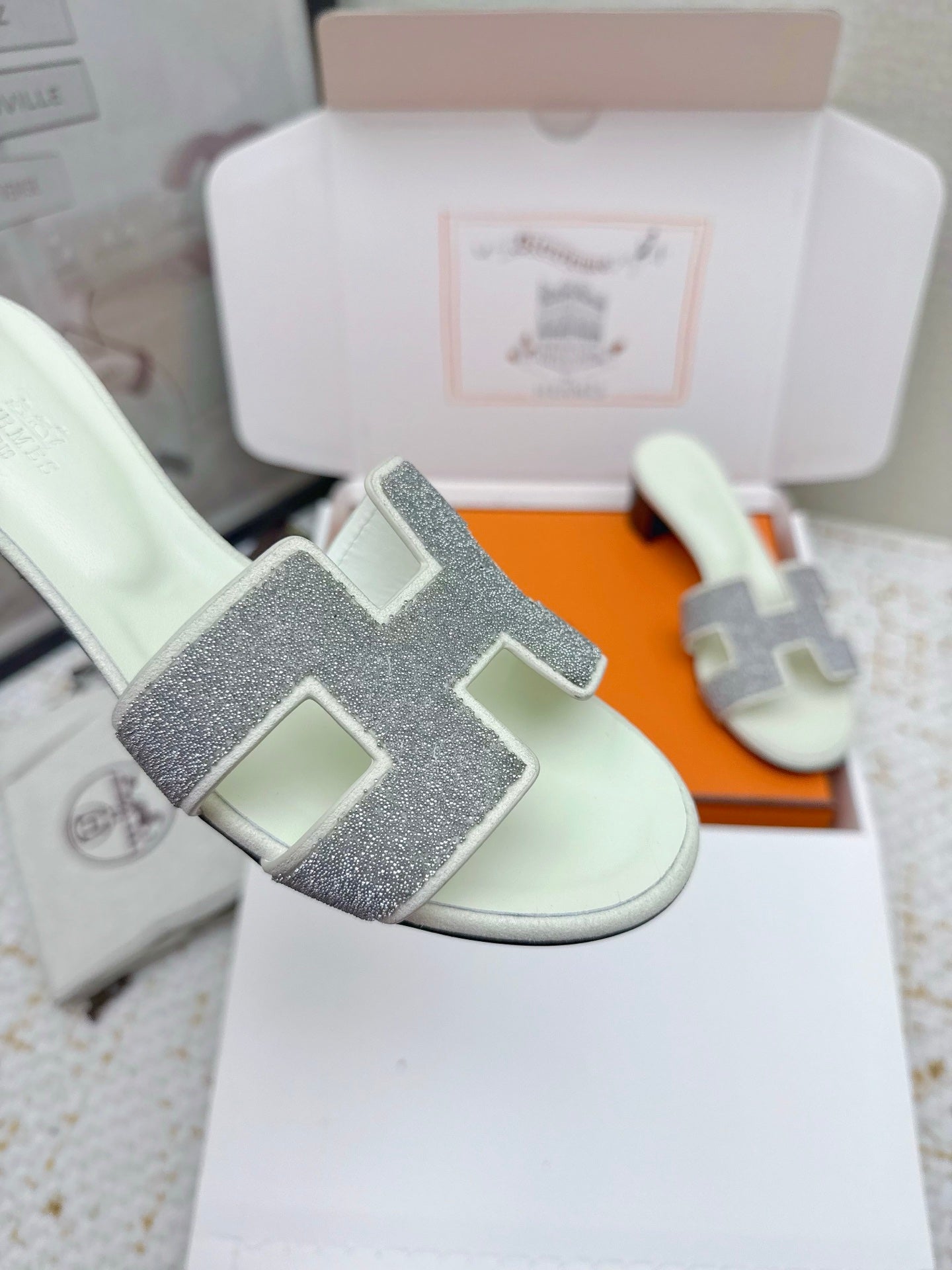 HM 26ss Oran Sandals 50 Cream Gray Rhinestone Cowhide 625269