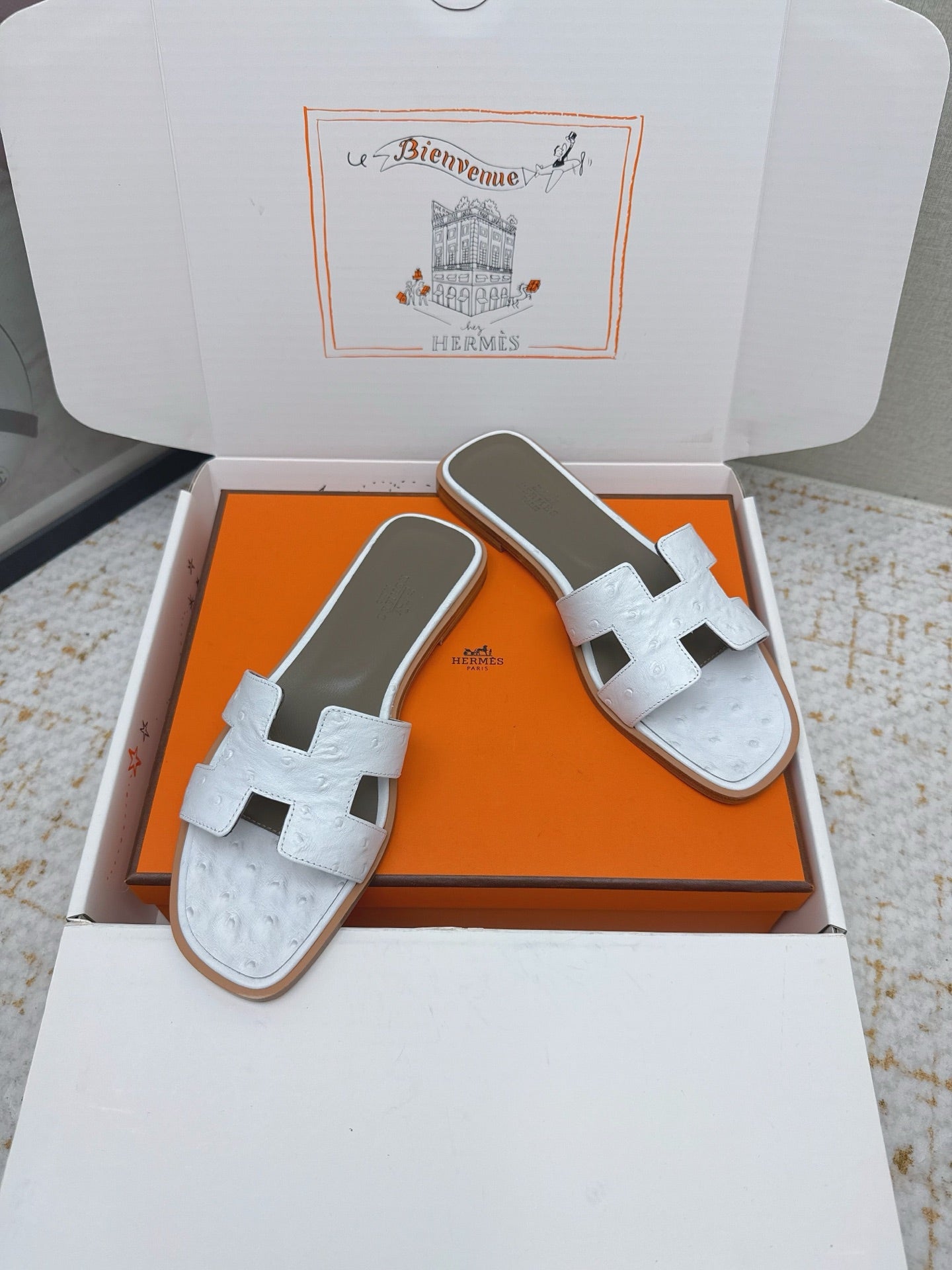 HM 26ss Oran Sandals Milk White Taupe Ostrich Leather 625087