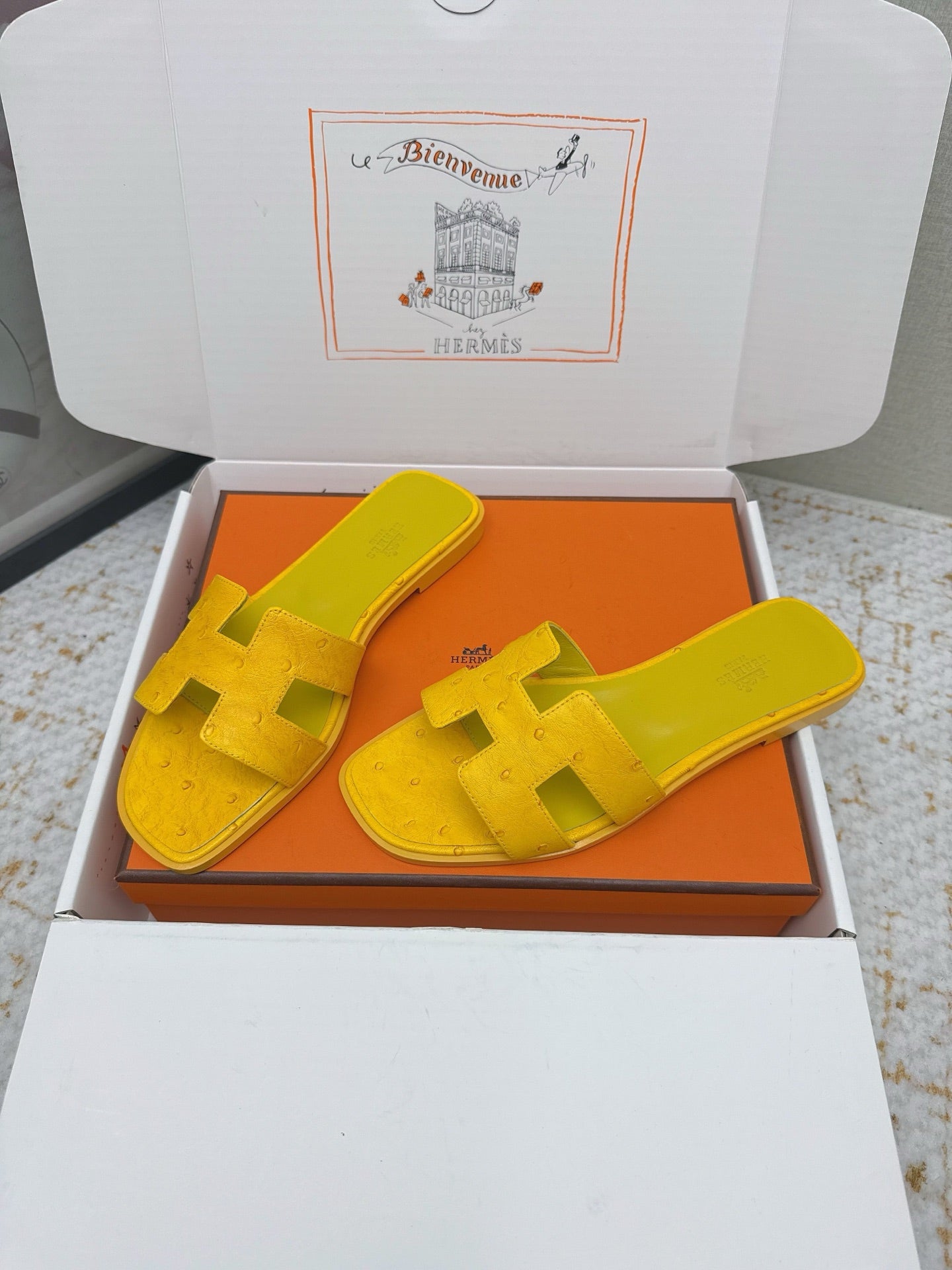 HM 26ss Oran Sandals Yellow Ostrich Leather 625090