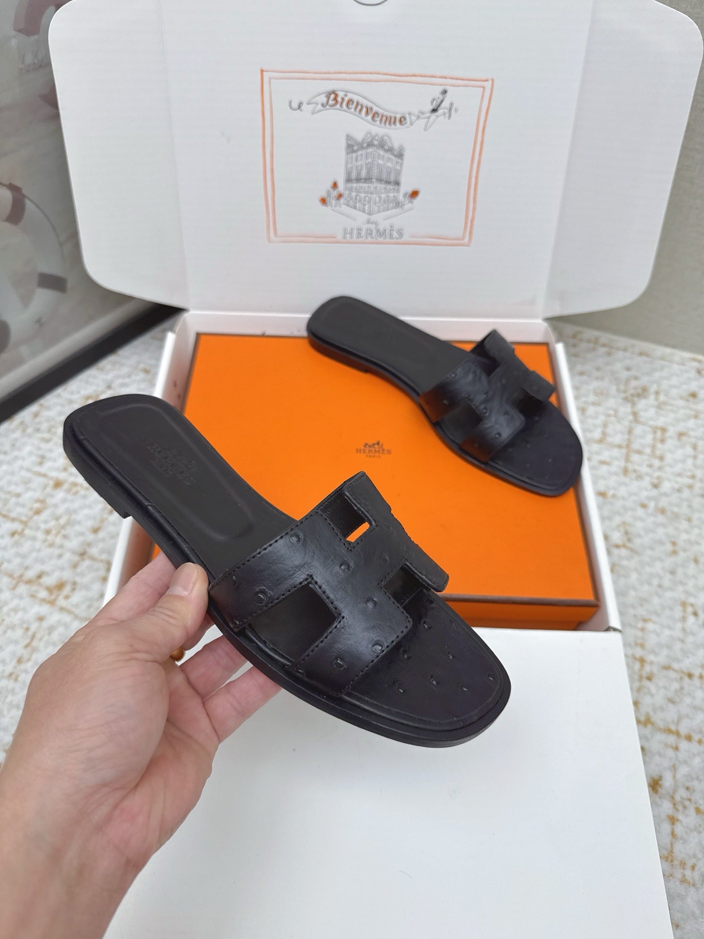 HM 26ss Oran Sandals Black Ostrich Leather 625094