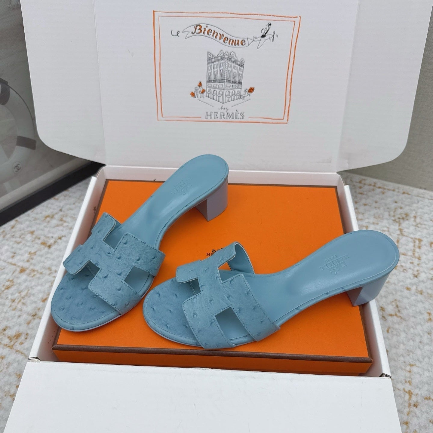 HM 26ss Oran Sandals 50 Dusty Blue Ostrich Leather 625132