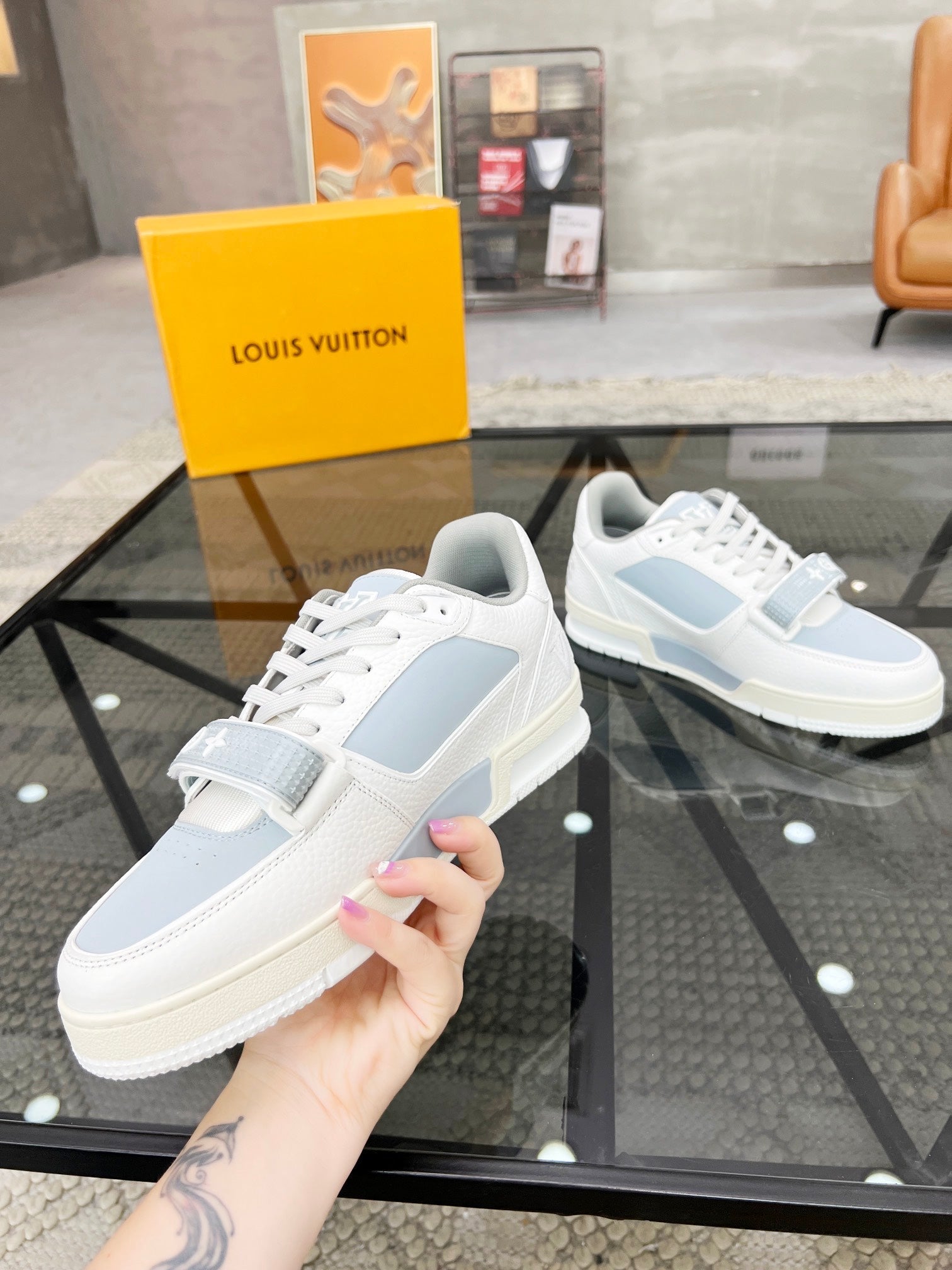 LV TRAINER SNEAKER WHITE CALFSKIN MIX LIGHT BLUE SUEDE