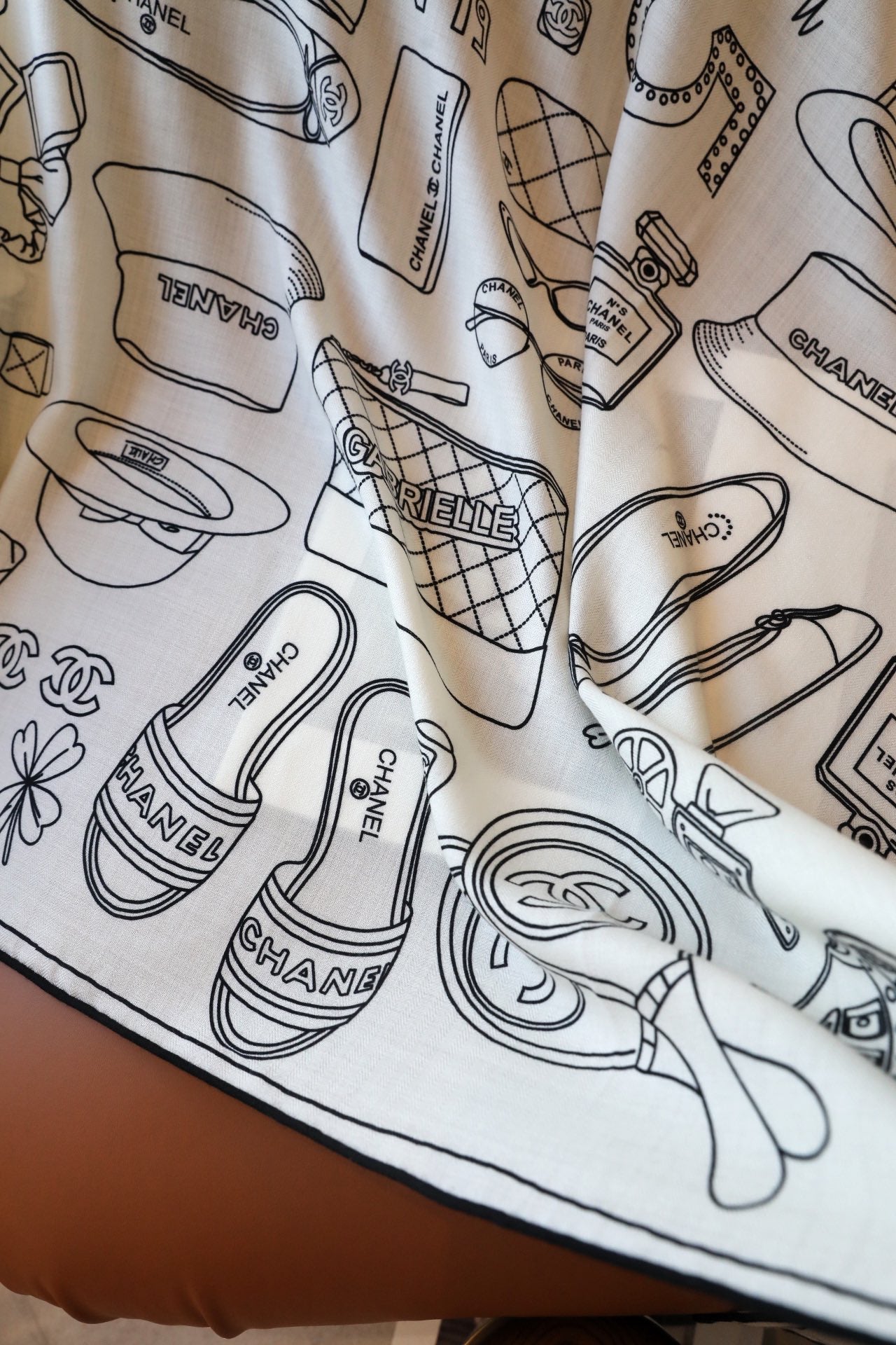 CC Square Scarf 140 CM In White Mix Black Cashmere Silk 383796