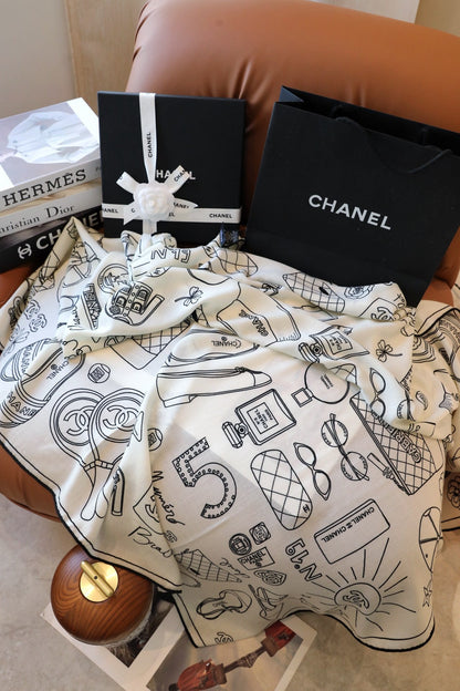 CC Square Scarf 140 CM In White Mix Black Cashmere Silk 383796