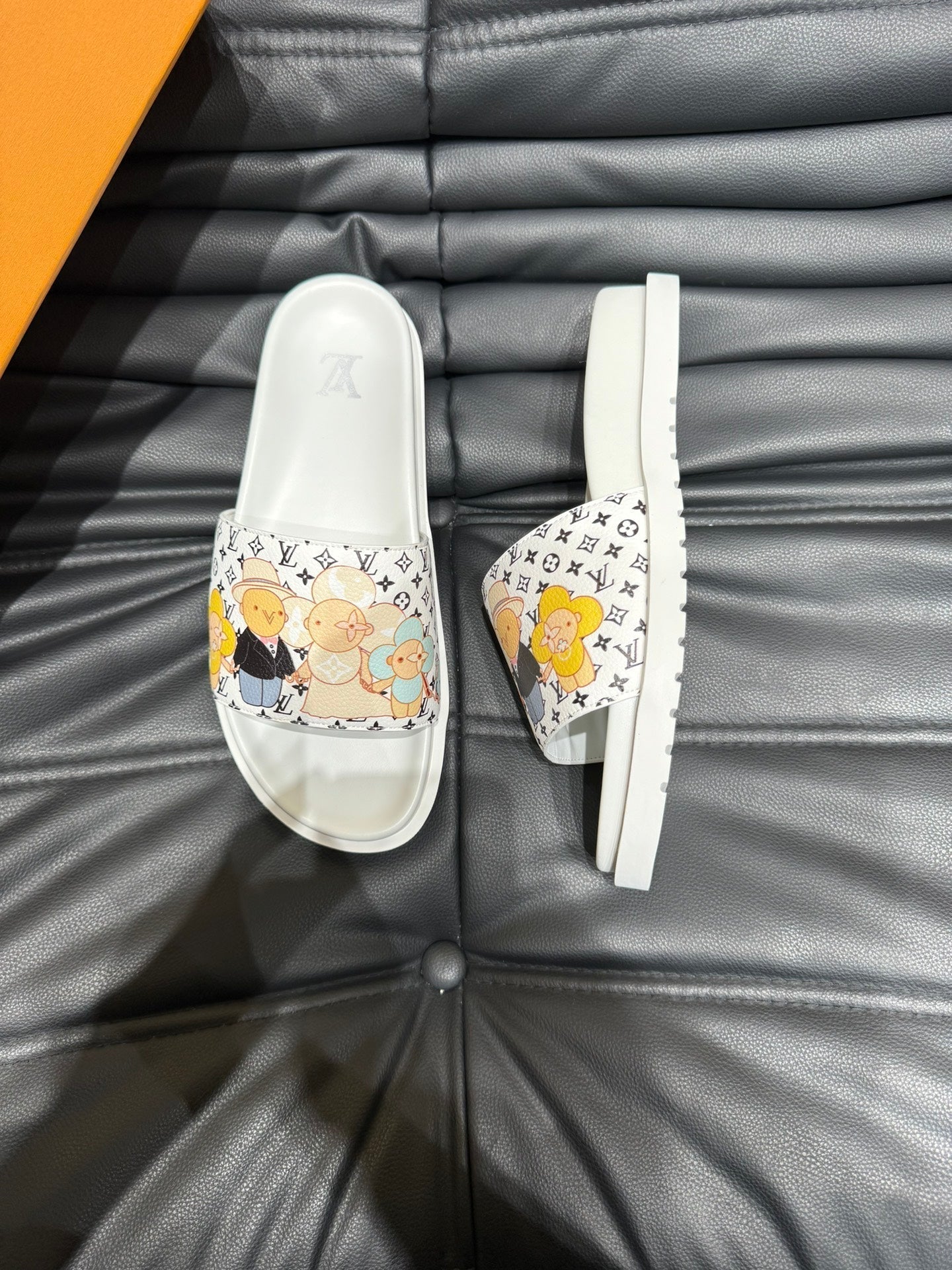 LV SLIPPERS IN WHITE MONOGRAM CALFSKIN