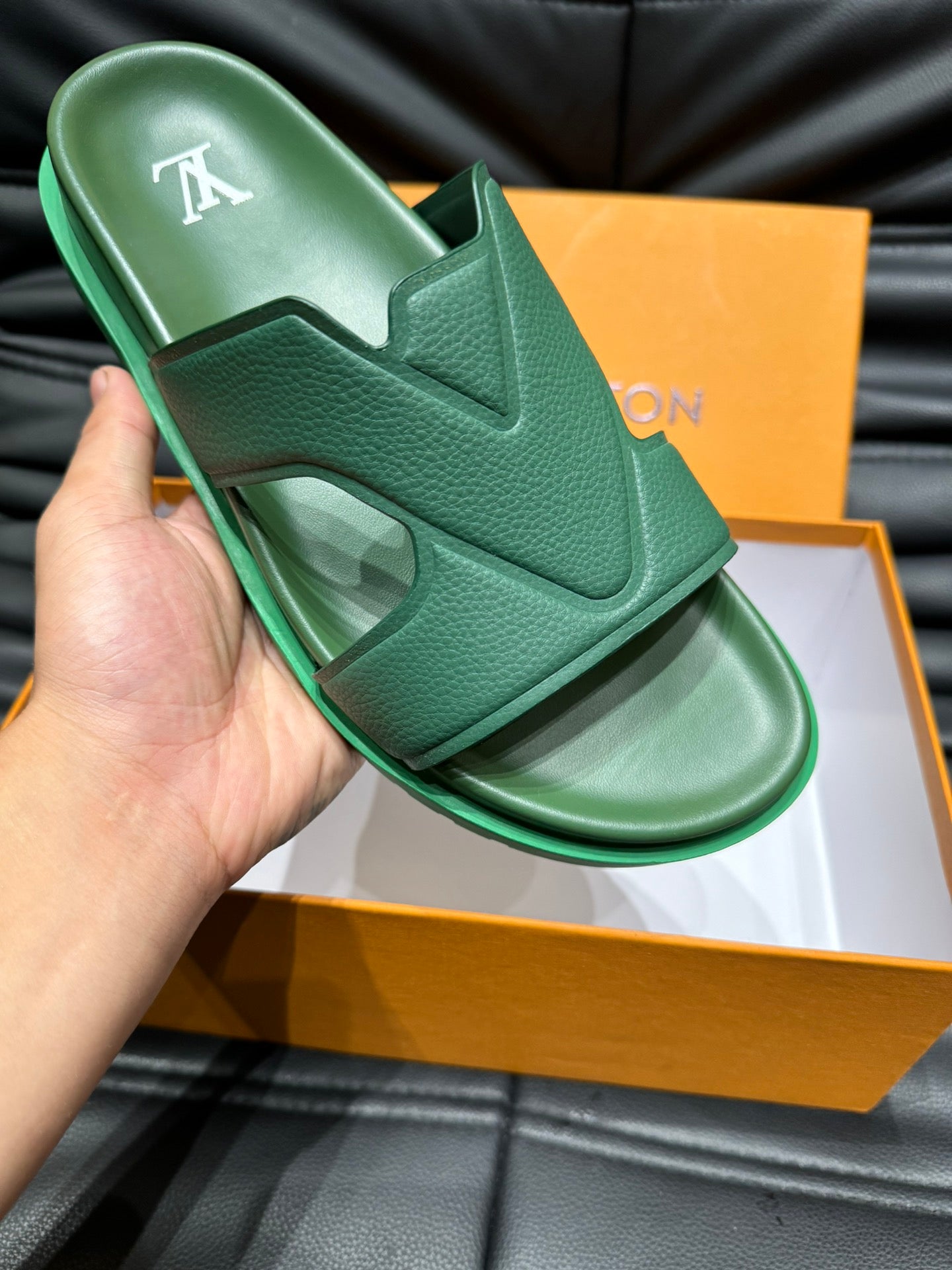 LV OASIS MULE IN SEA GREEN CALFSKIN