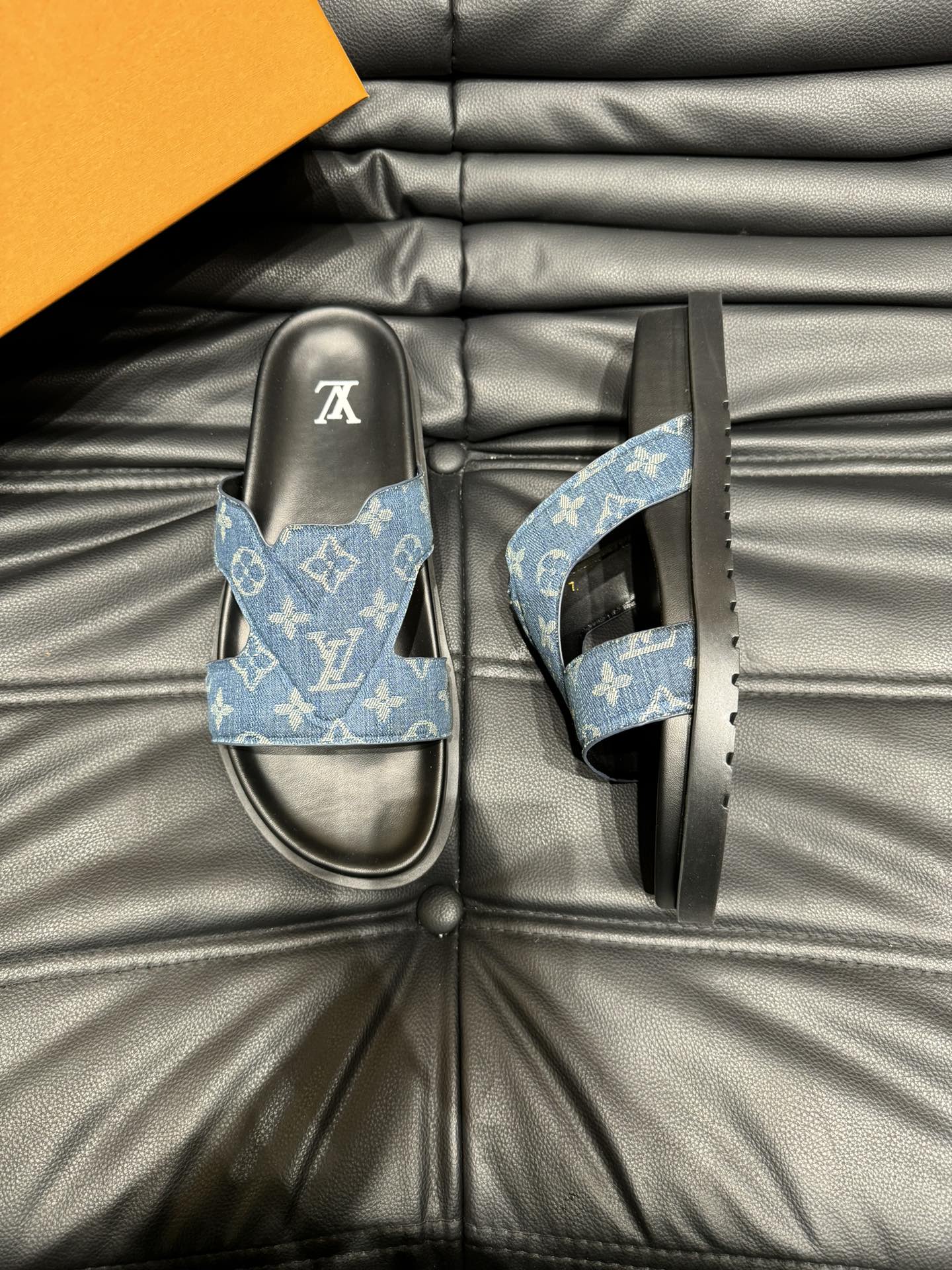 LV OASIS MULE IN BLUE DENIM MONOGRAM JACQUARD