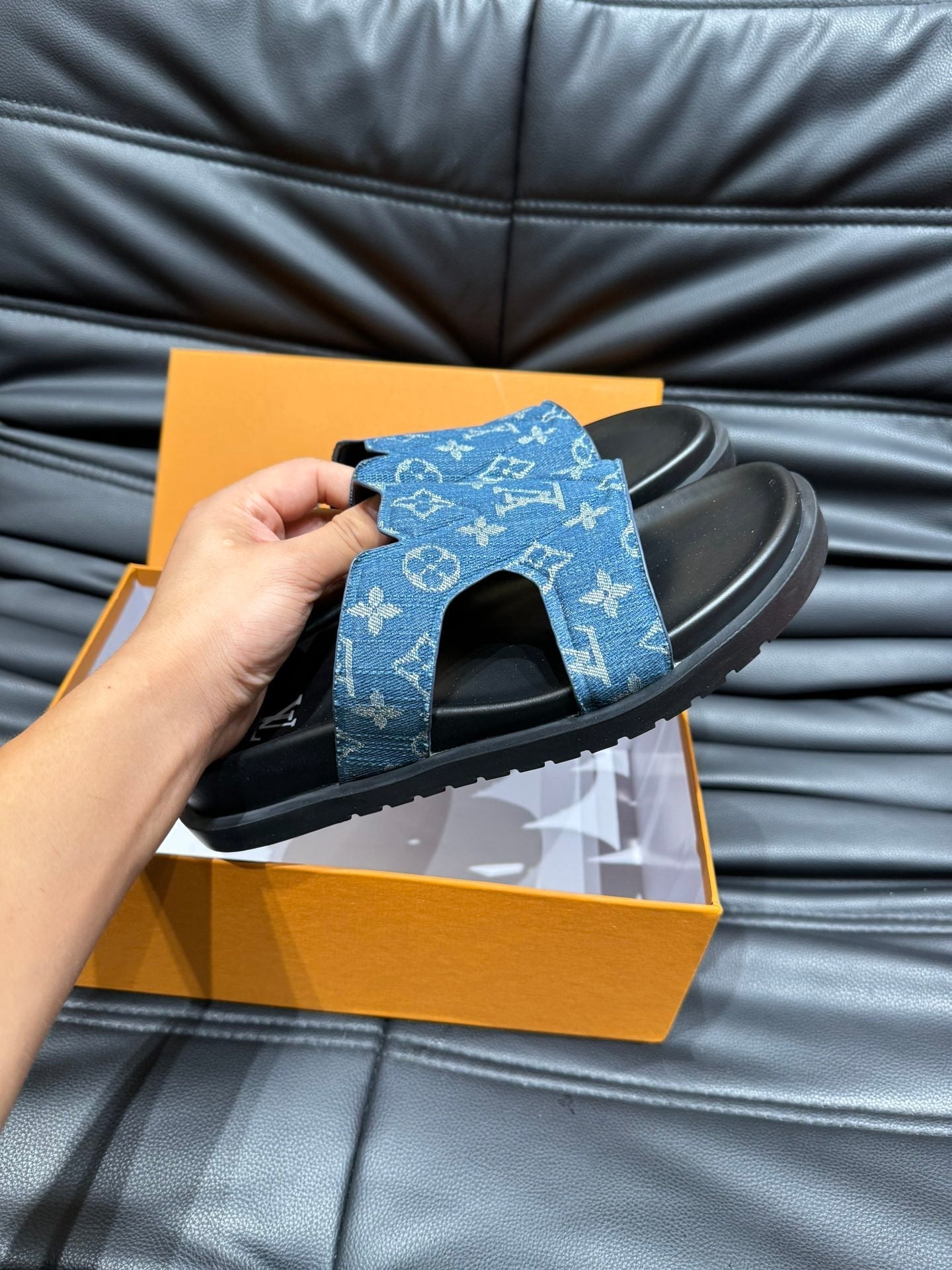 LV OASIS MULE IN BLUE DENIM MONOGRAM JACQUARD