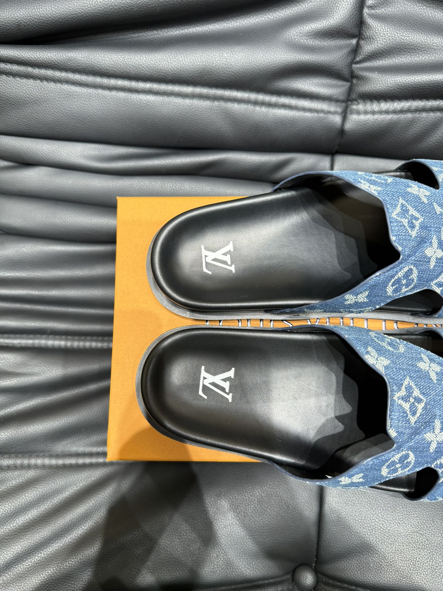 LV OASIS MULE IN BLUE DENIM MONOGRAM JACQUARD