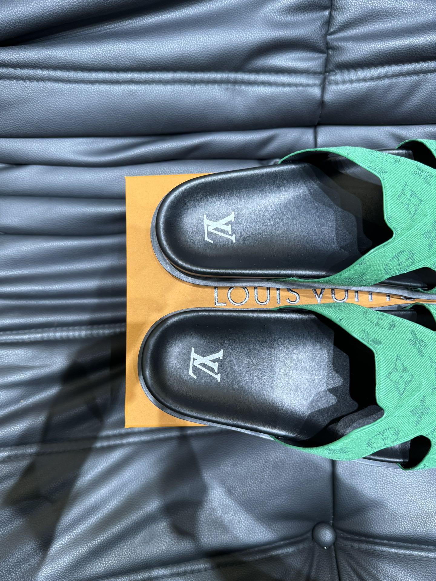 LV OASIS MULE IN EMERALD GREEN MONOGRAM JACQUARD