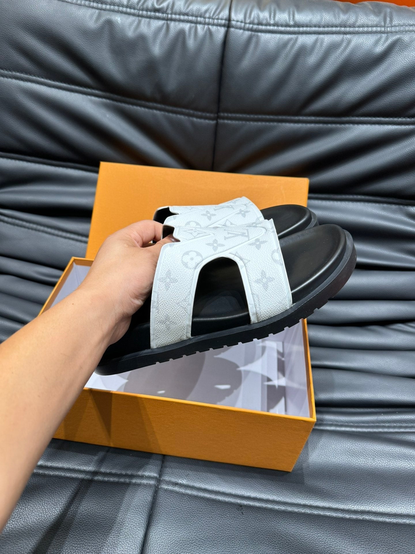 LV OASIS MULE IN WHITE MONOGRAM CALFSKIN