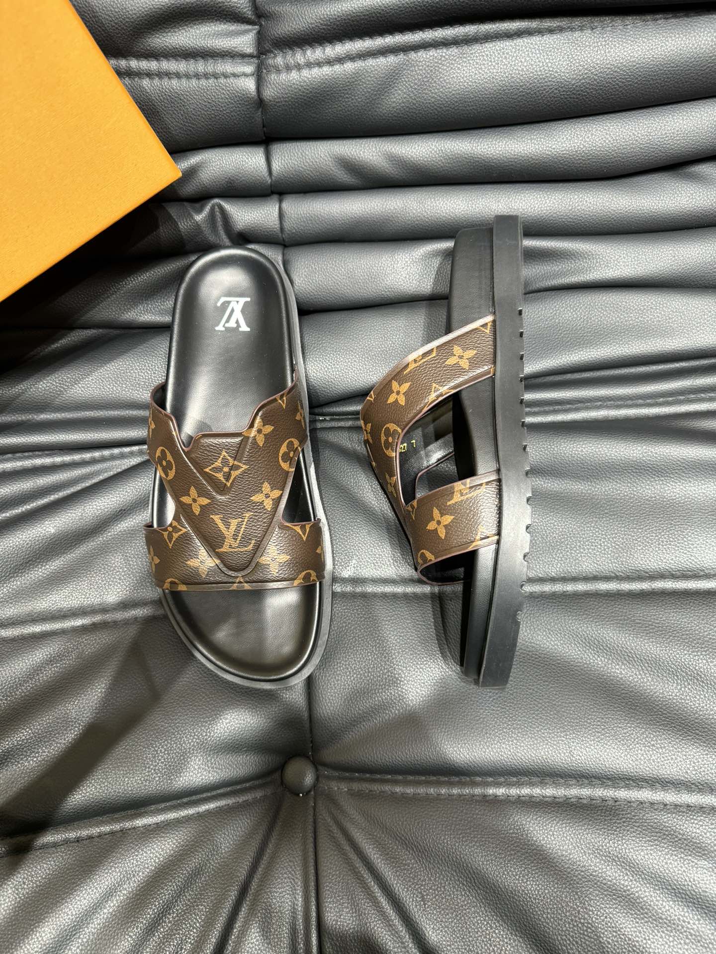 LV OASIS MULE IN CHOCOLATE BROWN MONOGRAM CALFSKIN