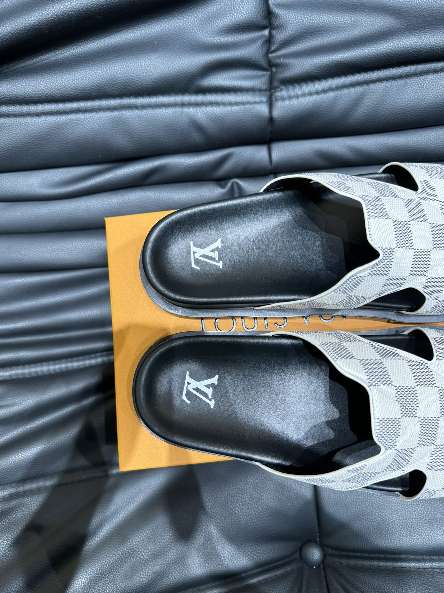 LV OASIS MULE IN WHITE DAMIER CALFSKIN