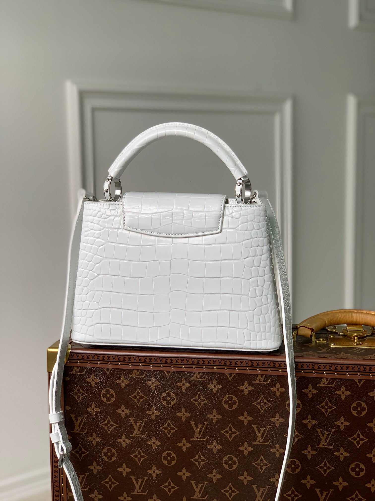 CAPUCINES BB 27 WHITE TAURILLON SILVER HARDWARE