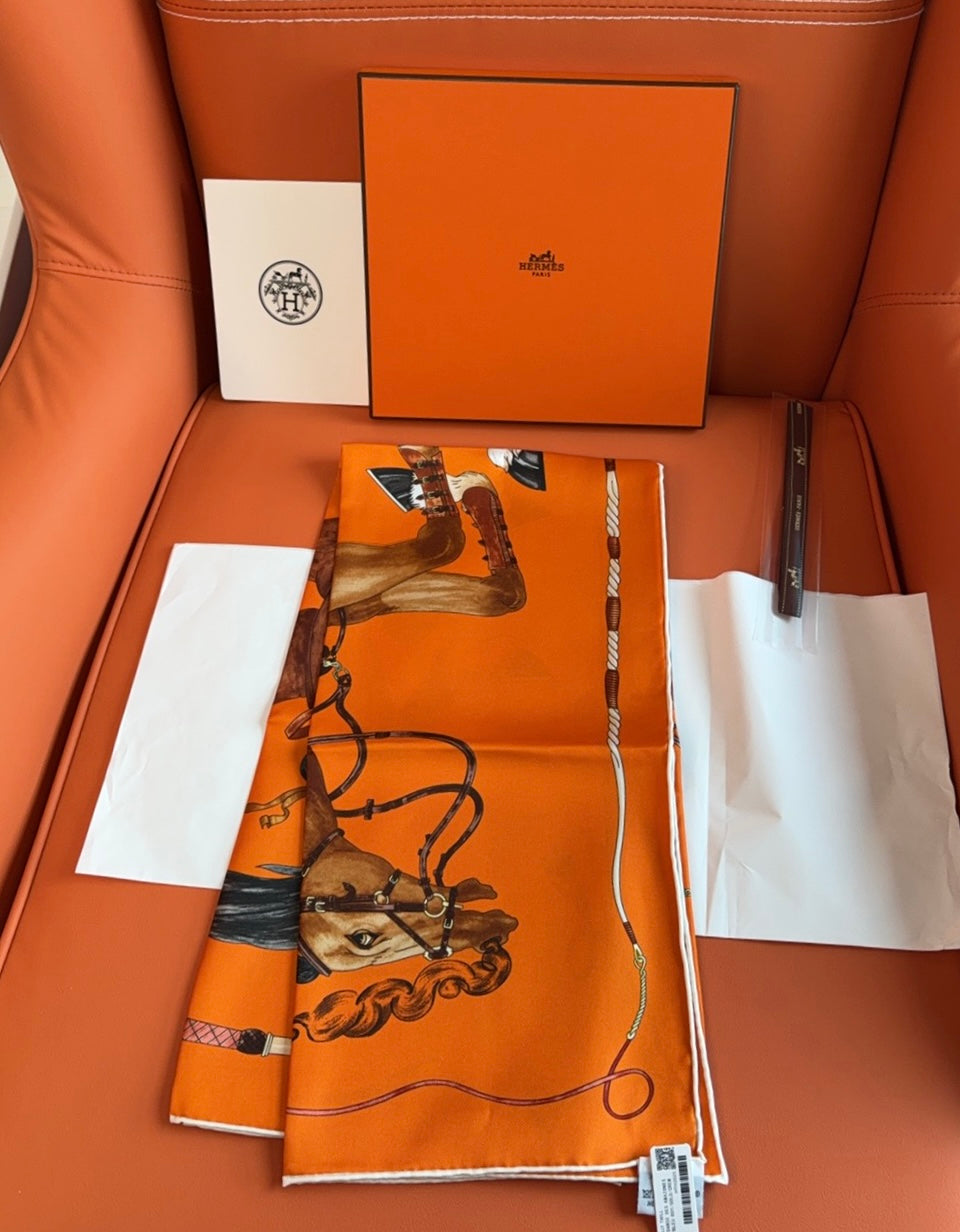 HM 26s 90 House Scarf Orange Colorful Mulberry Silk 153377
