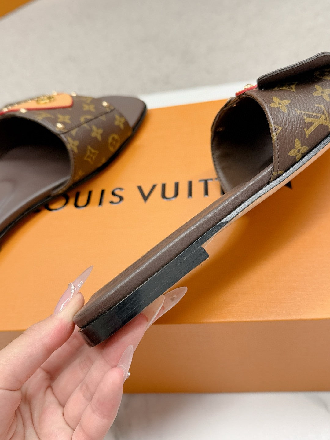 LV 26ss Slippers Brown Monogram Sheepskin 671275