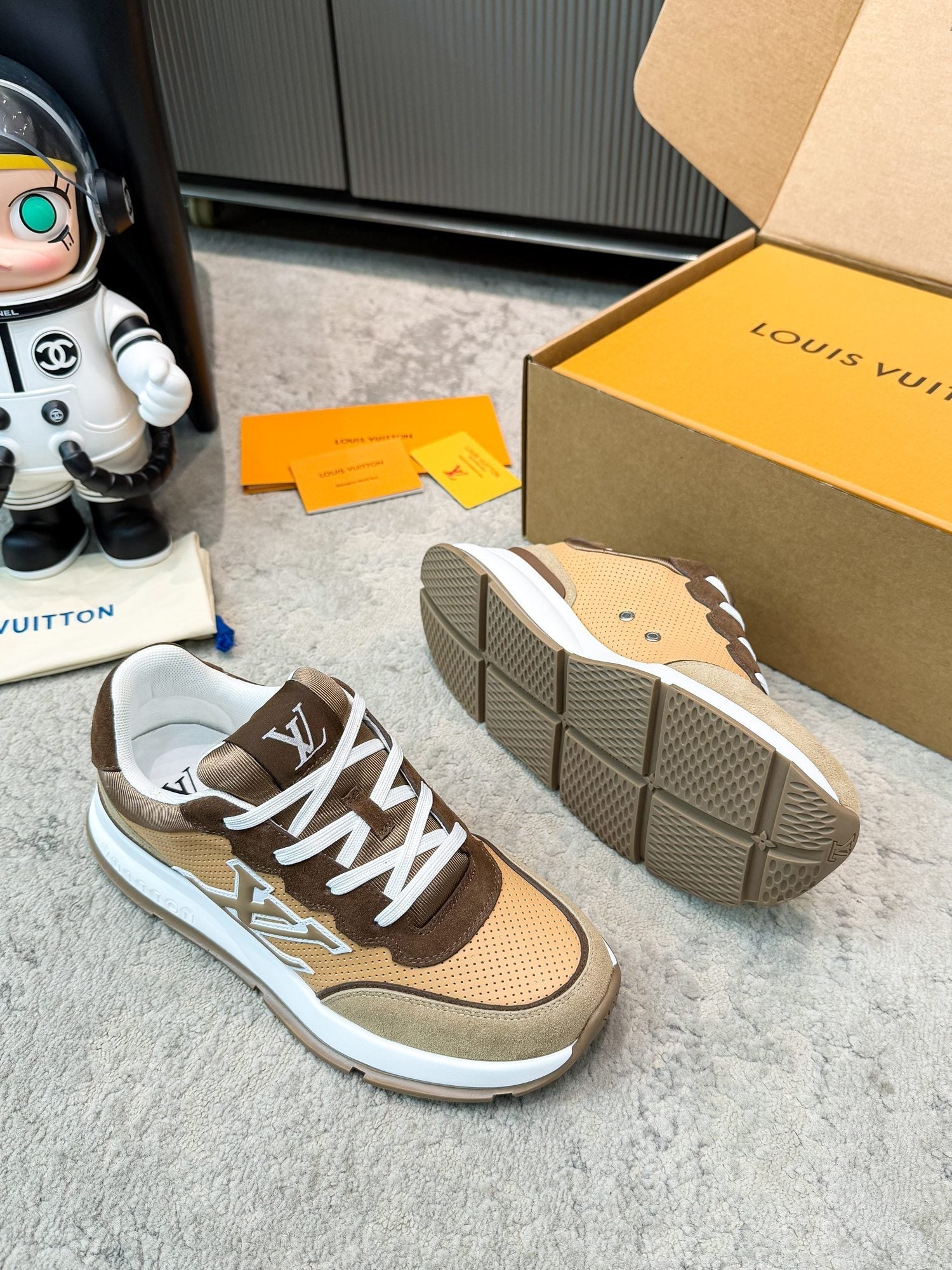 LV 26ss Classic Sneaker Brown Beige Mesh Suede 625424