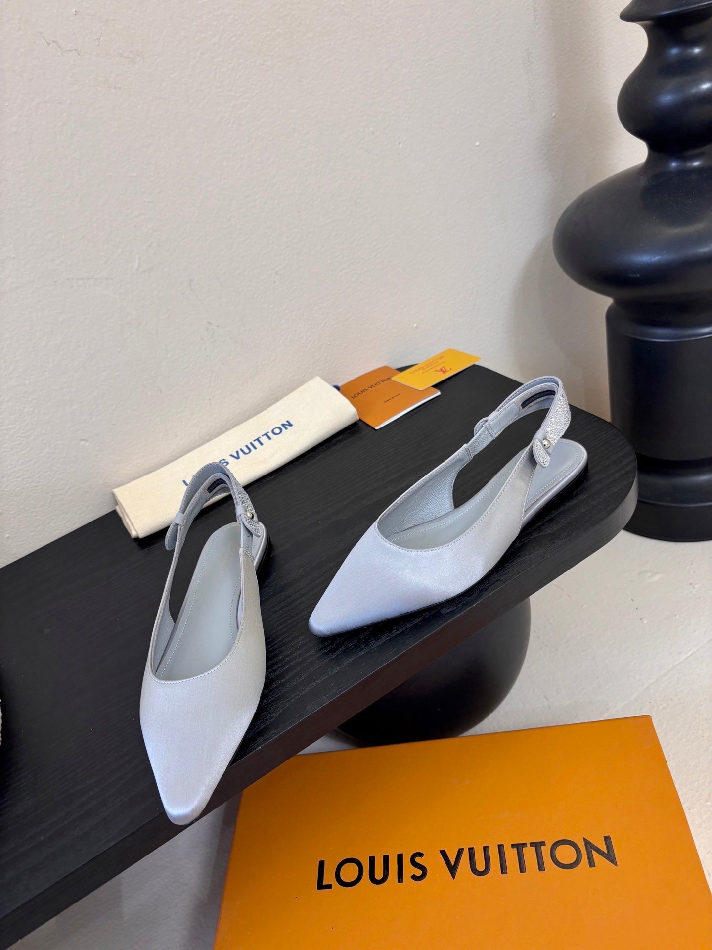 LV 26ss Legacy Slingback Flat Light Gray Silk 627248