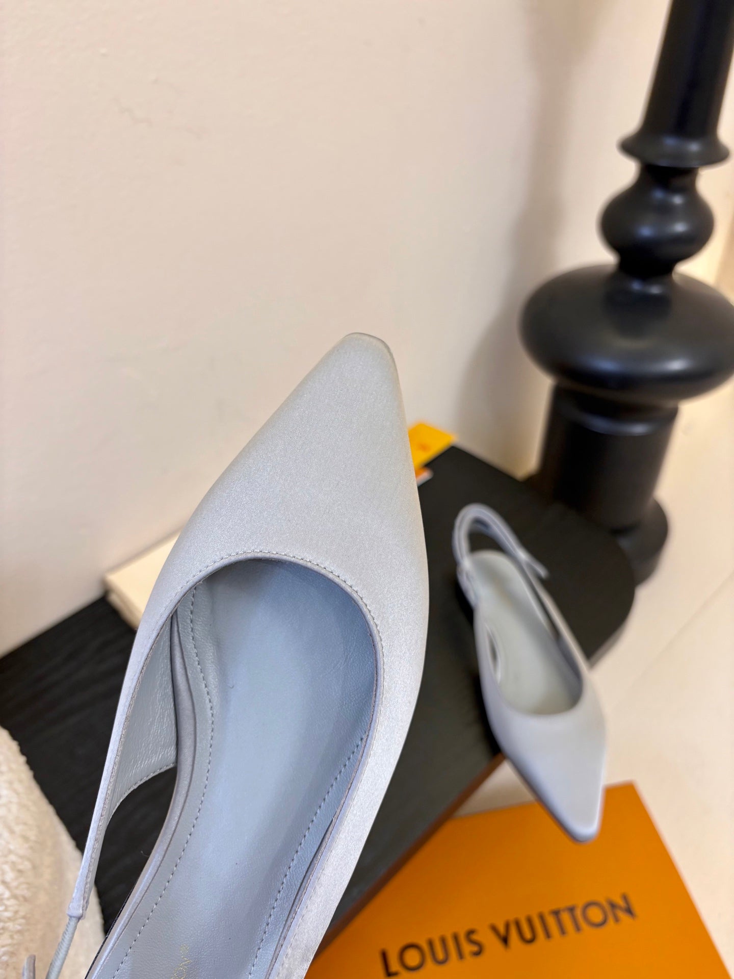 LV 26ss Legacy Slingback Flat Light Gray Silk 627248