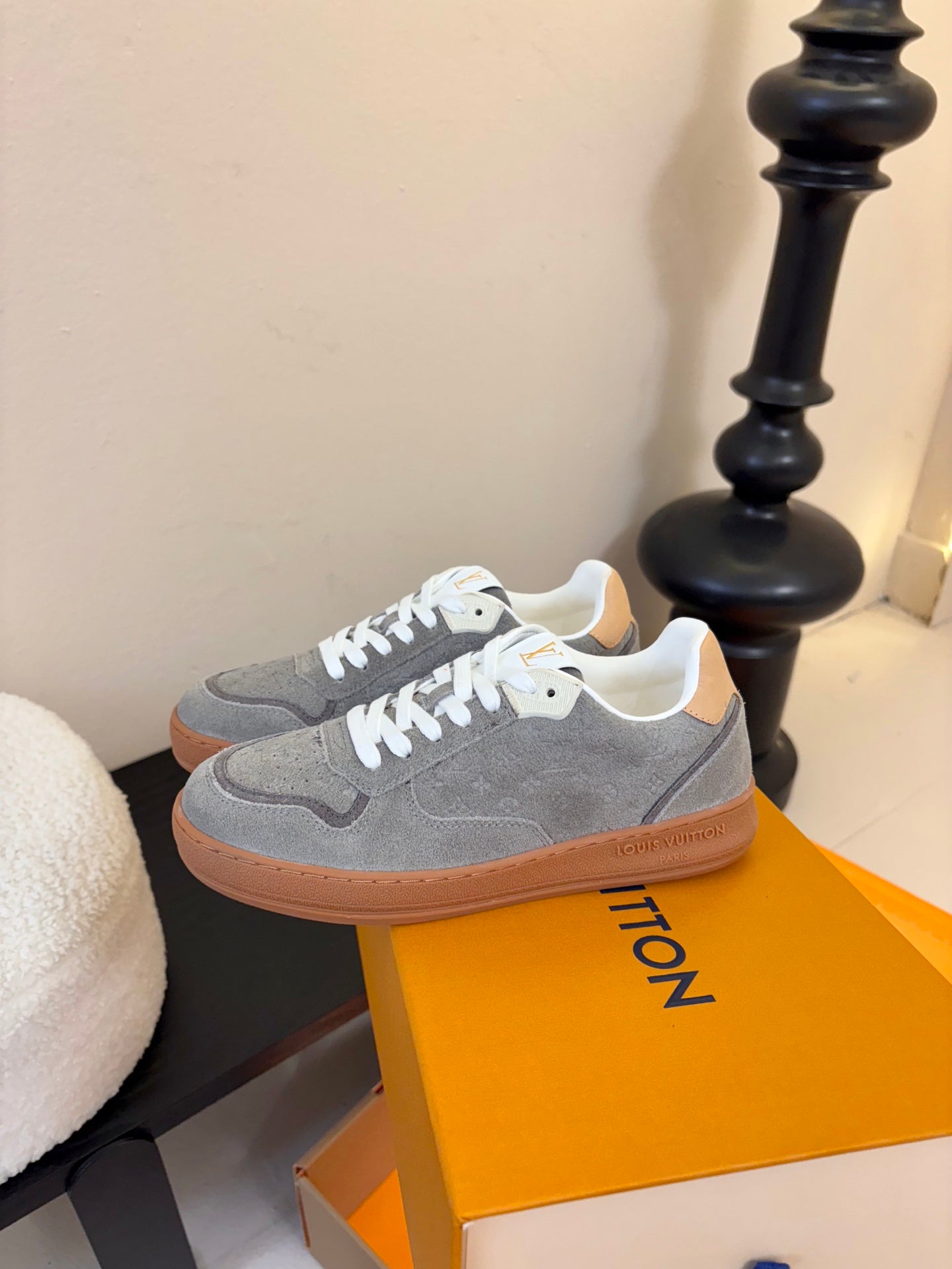 LV 26ss Lagoon Sneaker Gray Suede 627298