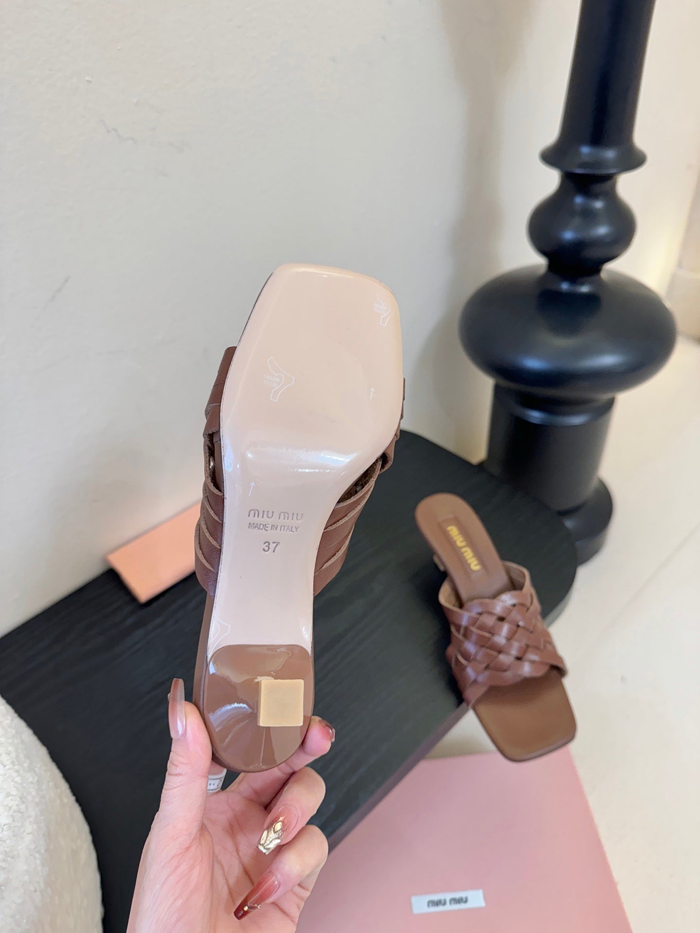MIU 26ss Flat Sandals 50 Brown Sheepskin 627350