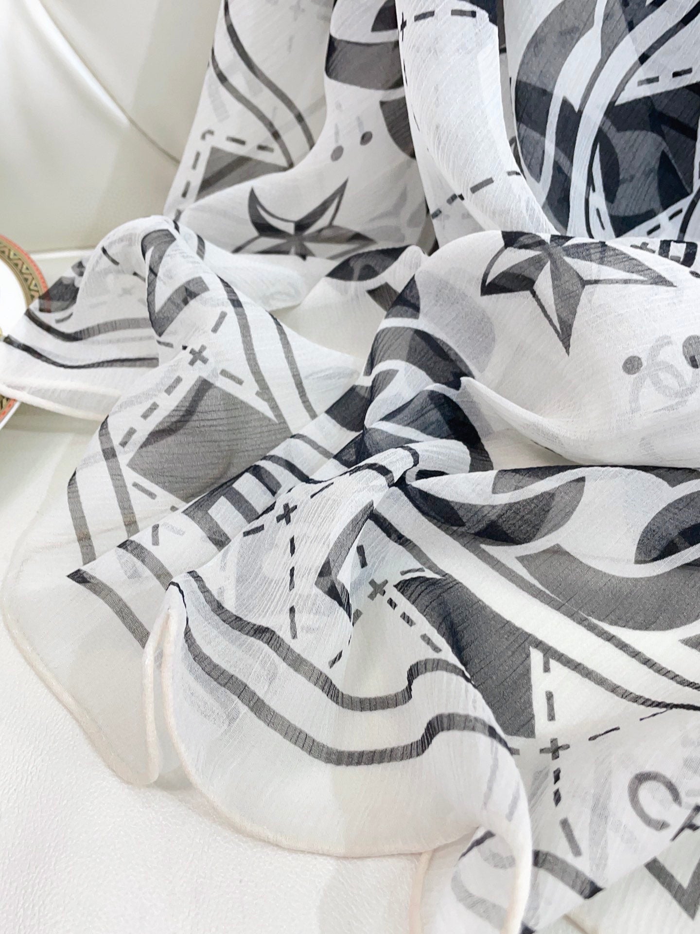 CC Square Scarf 110 CM In White Black Shunyu Qiao Silk  193840