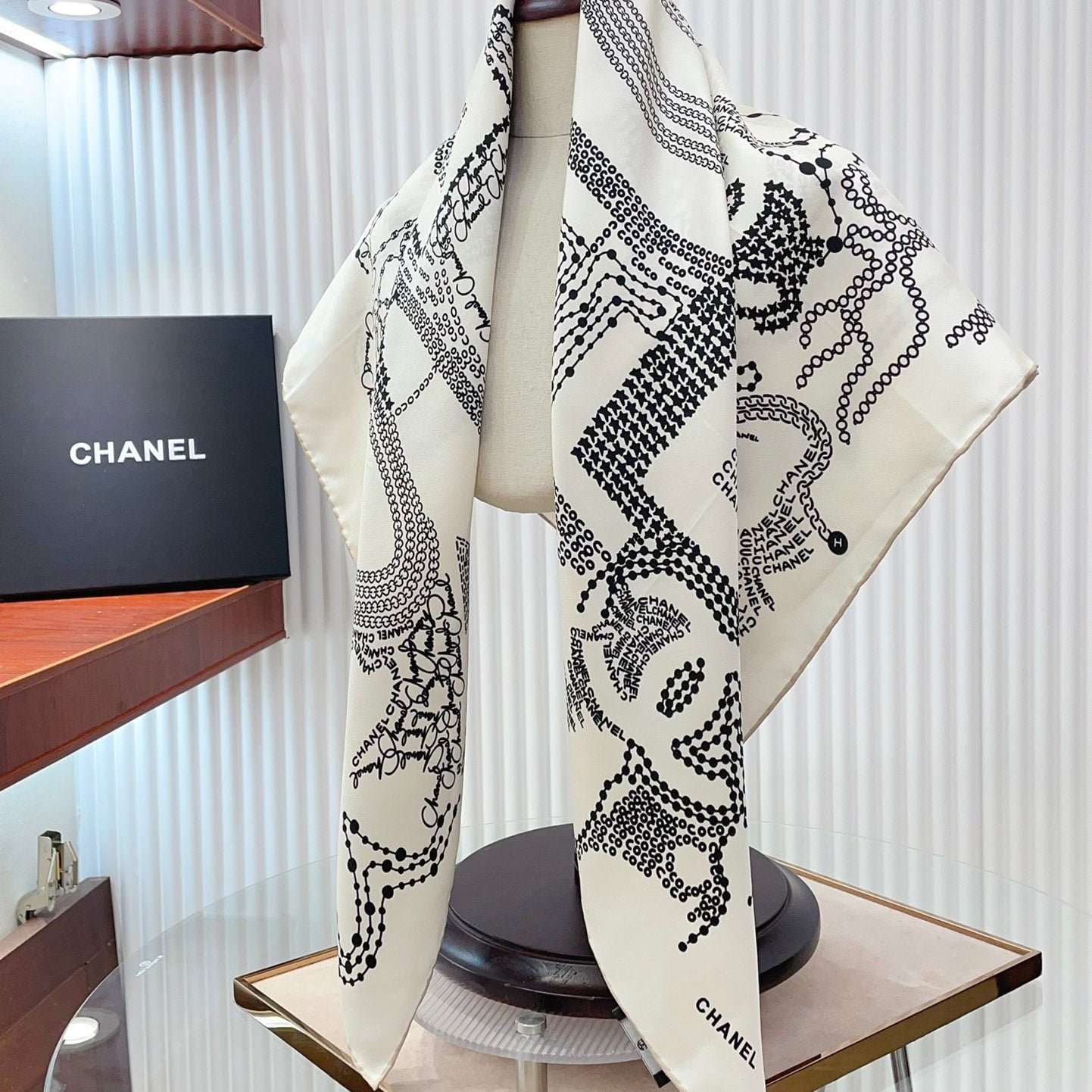 CC Square Scarf 90 CM In White Black Silk Twill  198569