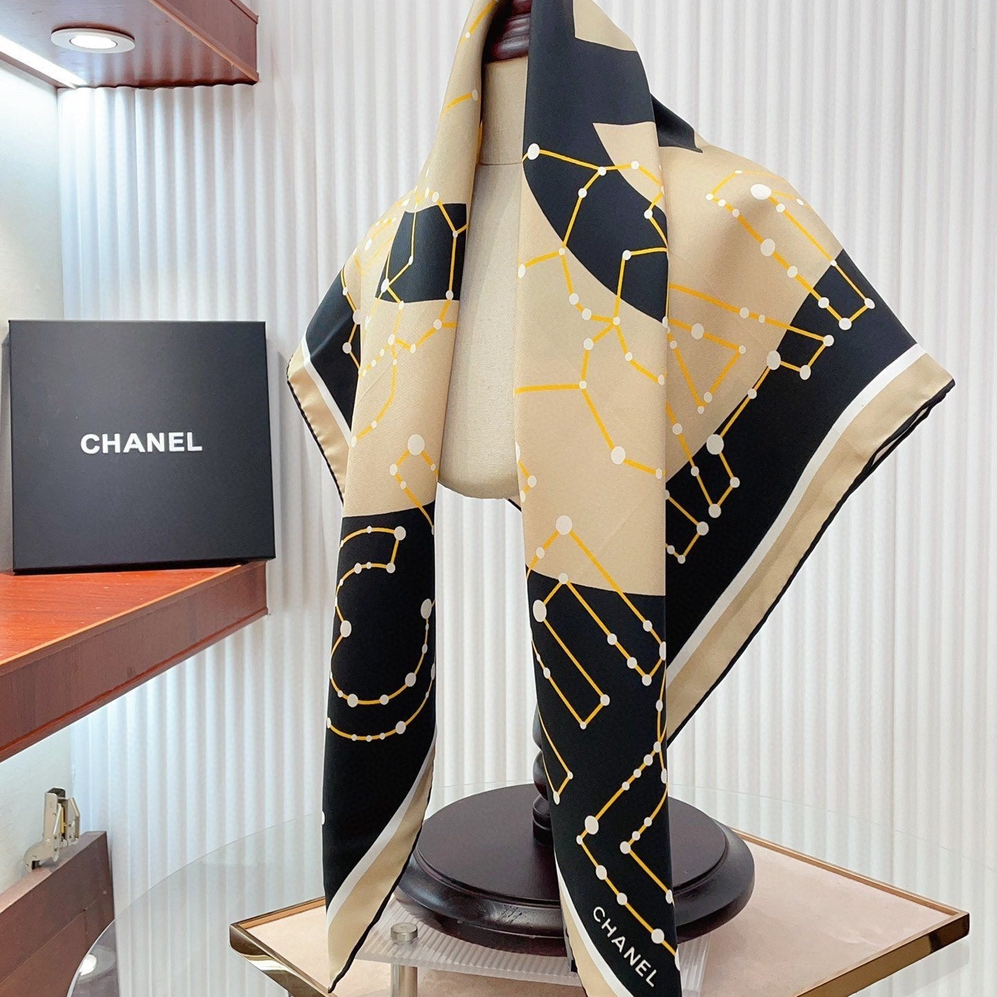 CC Square Scarf 90 CM In Black Mix Beige Silk Twill  206457