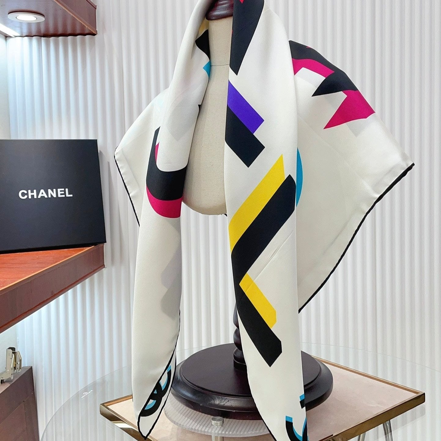CC Square Scarf 90 CM In White Colorful Silk Twill  206467