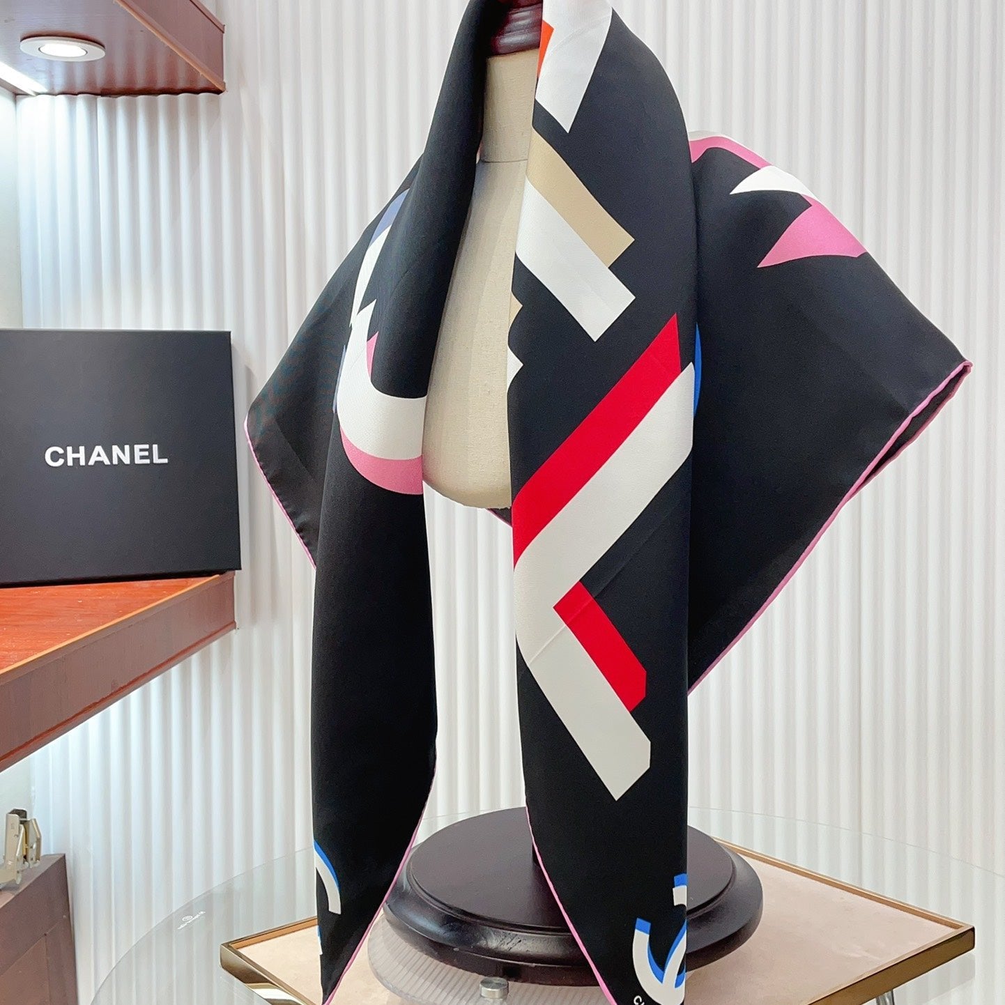 CC Square Scarf 90 CM In Black Colorful Silk Twill  206468