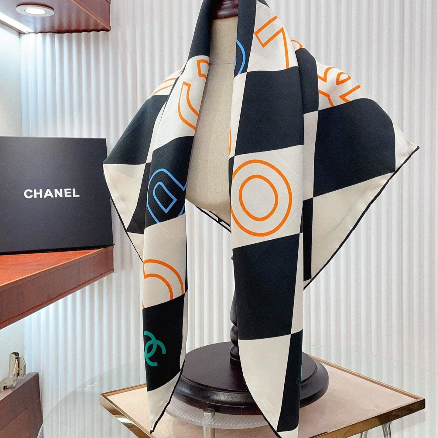 CC Square Scarf 90 CM In Colorful Silk Twill  208575