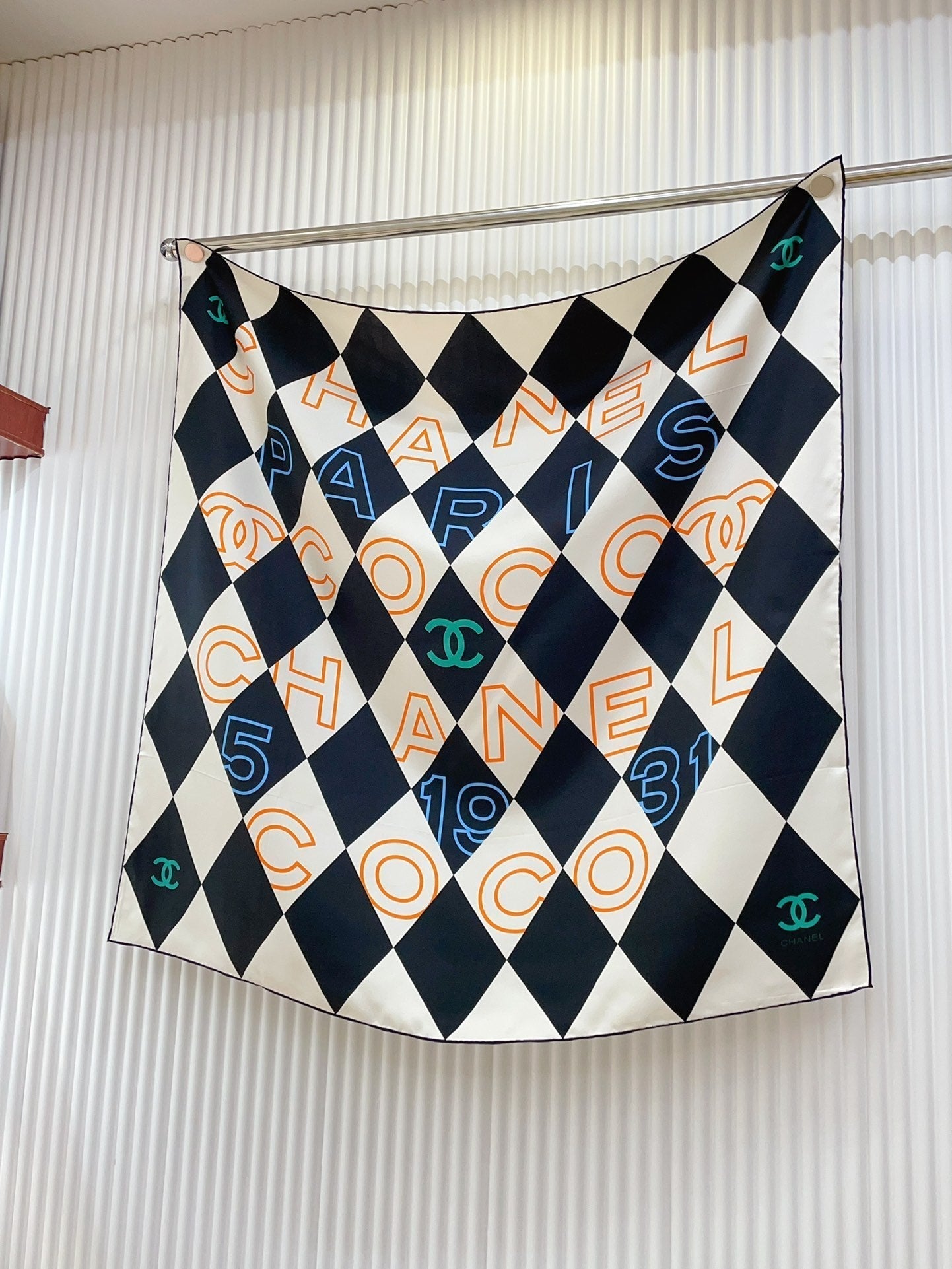 CC Square Scarf 90 CM In Colorful Silk Twill  208575