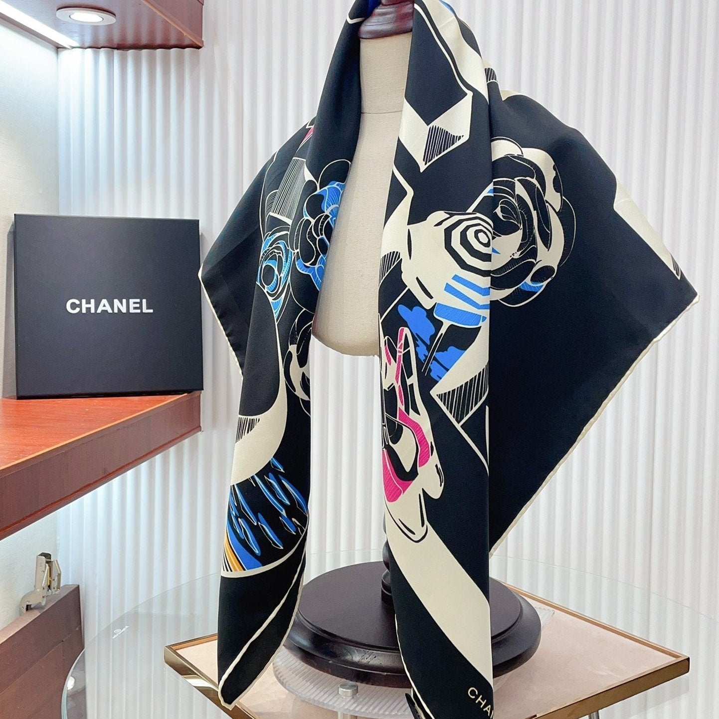 CC Square Scarf 90 CM In Black Colorful Silk Twill  211096