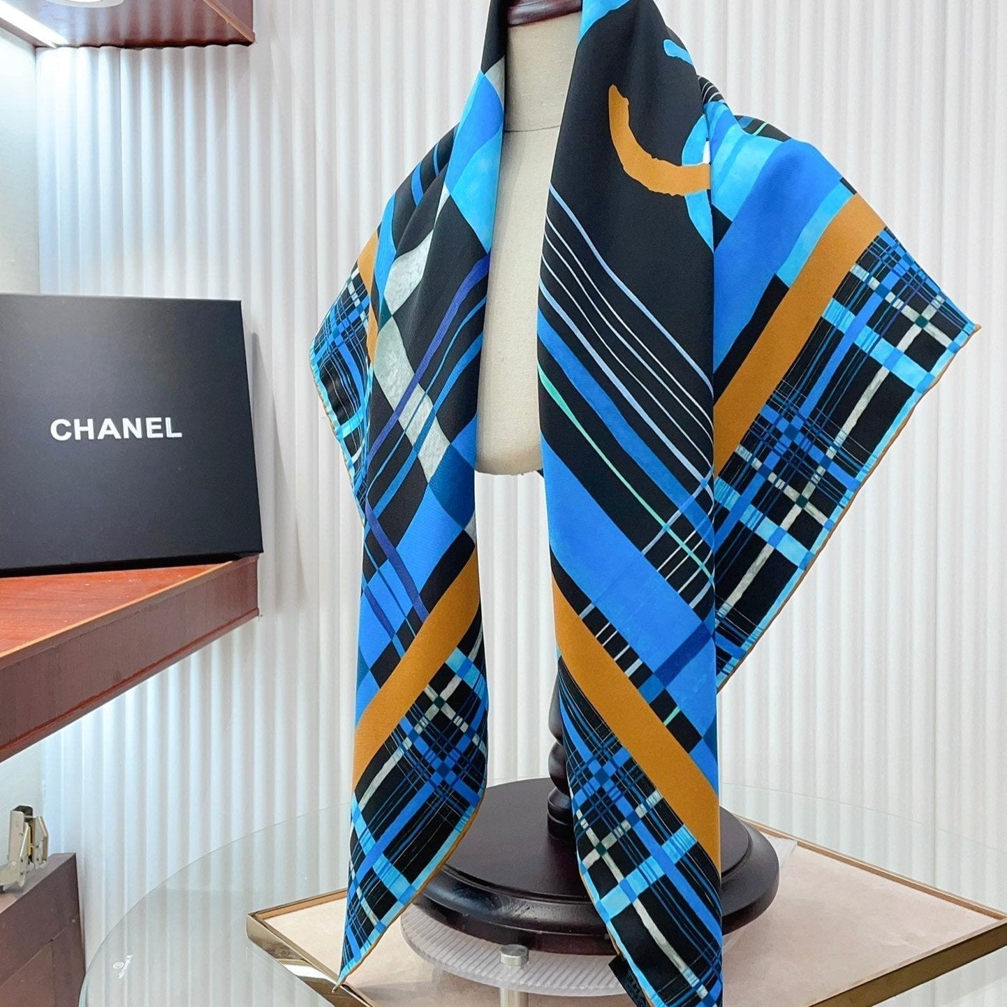 CC Square Scarf 90 CM In Colorful Silk Twill  217210