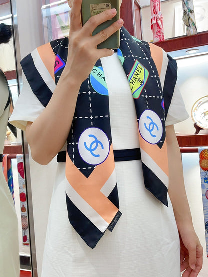 CC Square Scarf 90 CM In Colorful Silk Twill 218095