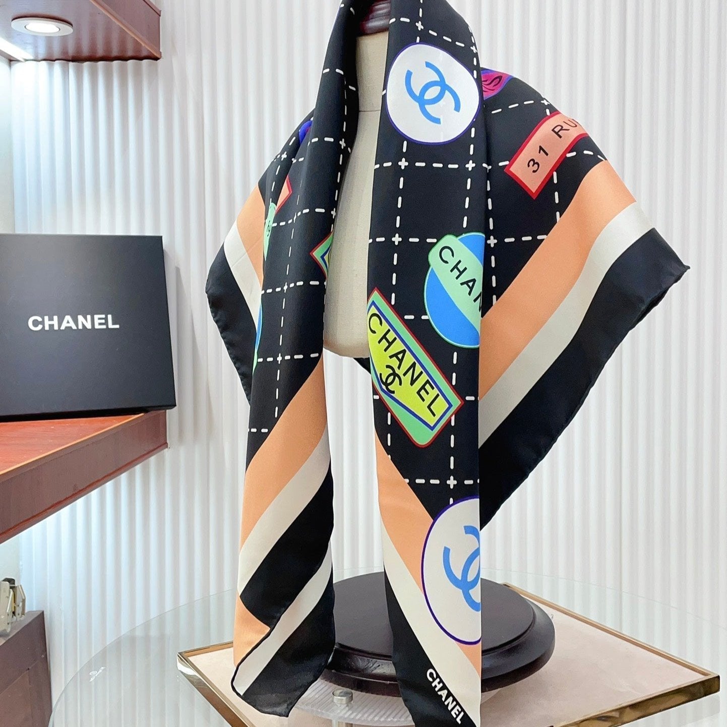 CC Square Scarf 90 CM In Colorful Silk Twill 218095
