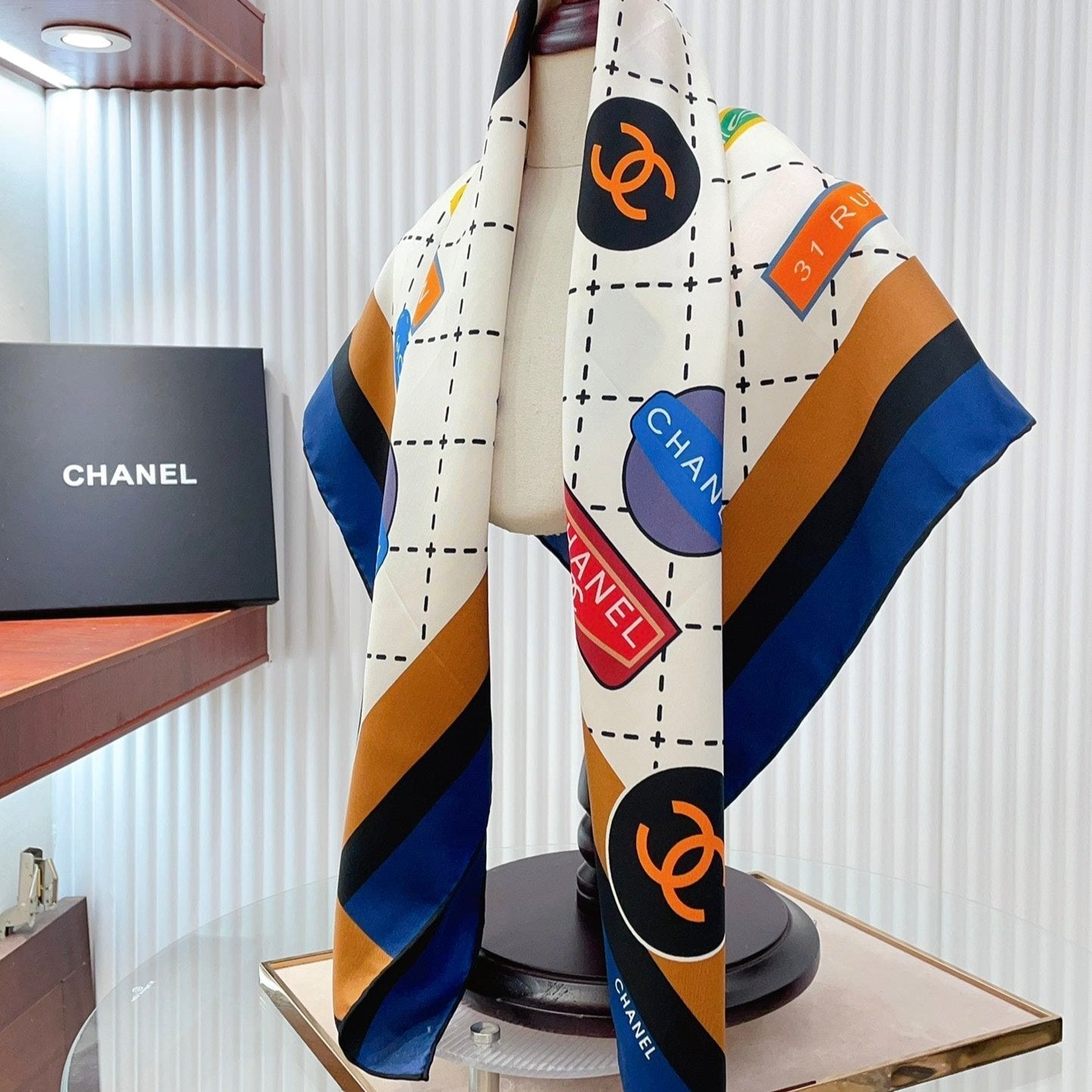 CC Square Scarf 90 CM In Colorful Silk Twill 218096