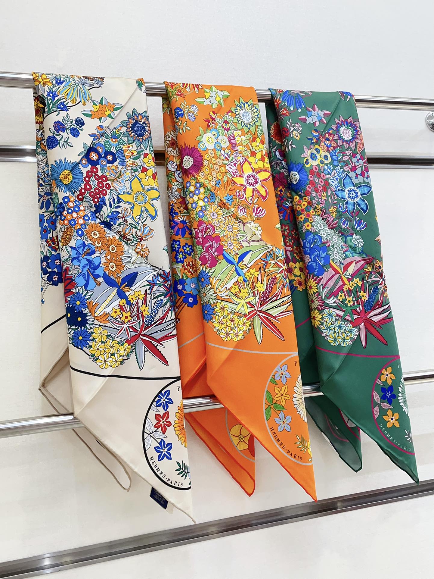 Planifleurs scarf 90 CM In Orange Colorful Silk Twill 249919