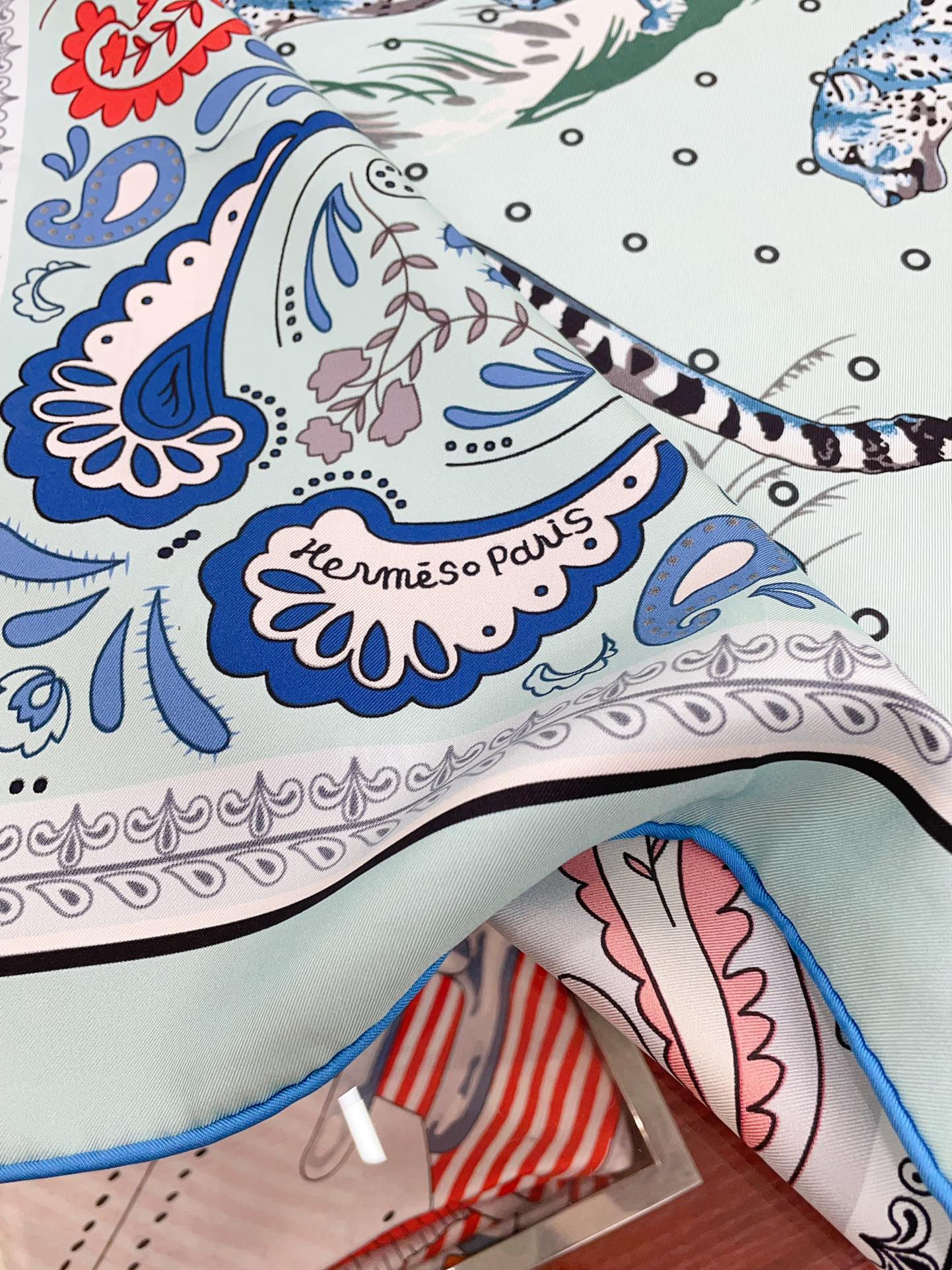 Guepards Bandana Double Face Scarf 90 CM In Colorful Silk 301848