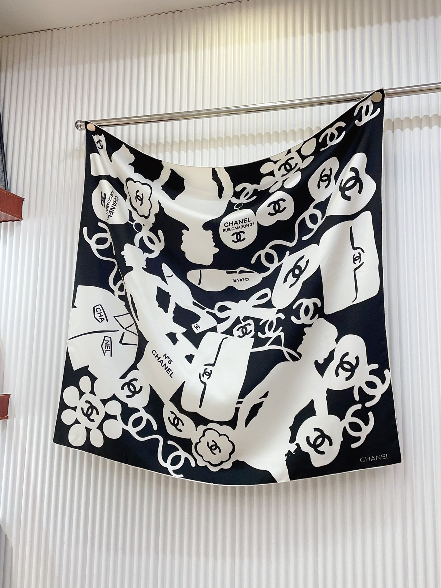 CC Square Scarf 90 CM In Black Mix White Silk  305181