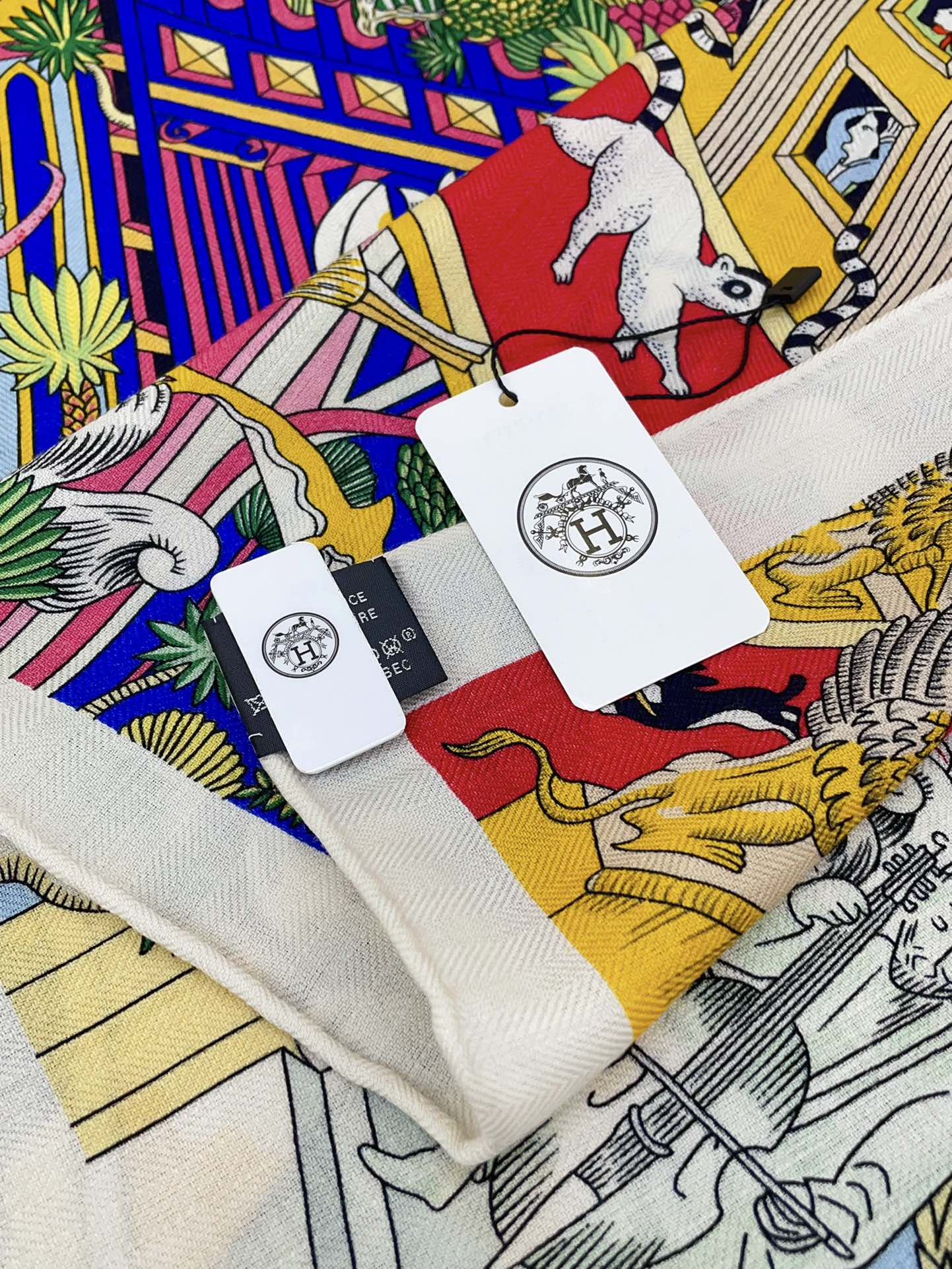Animapolis Scarf Limited Edition 140 CM In Colorful Cashmere And Silk 306570