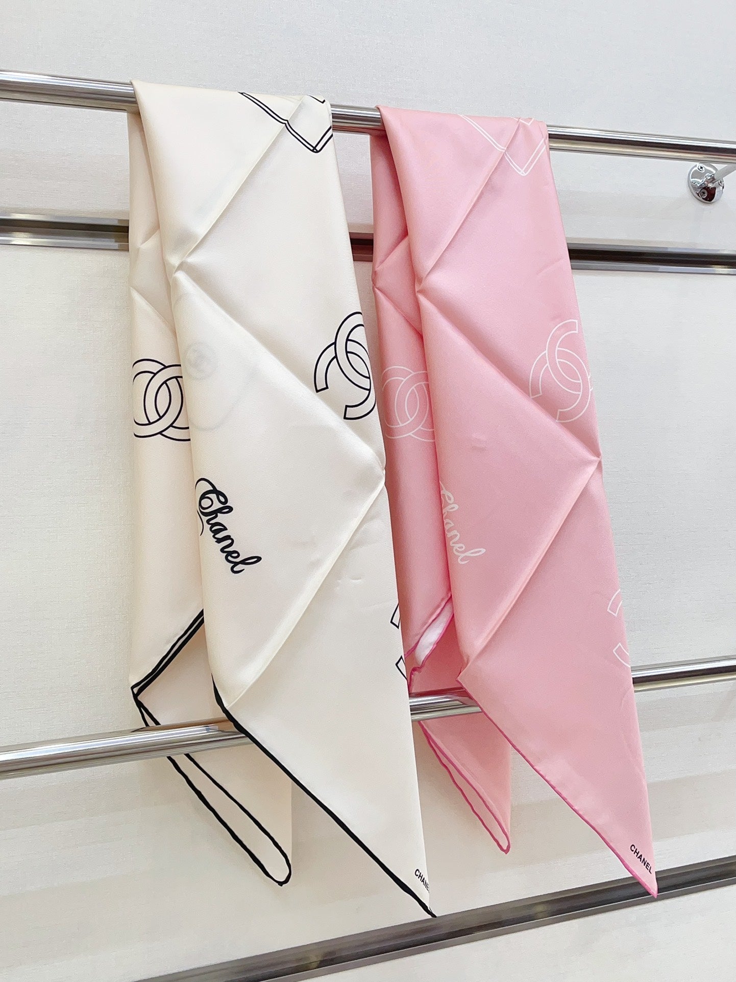 CC Square Scarf 90 CM In Pink Silk Twill 335844