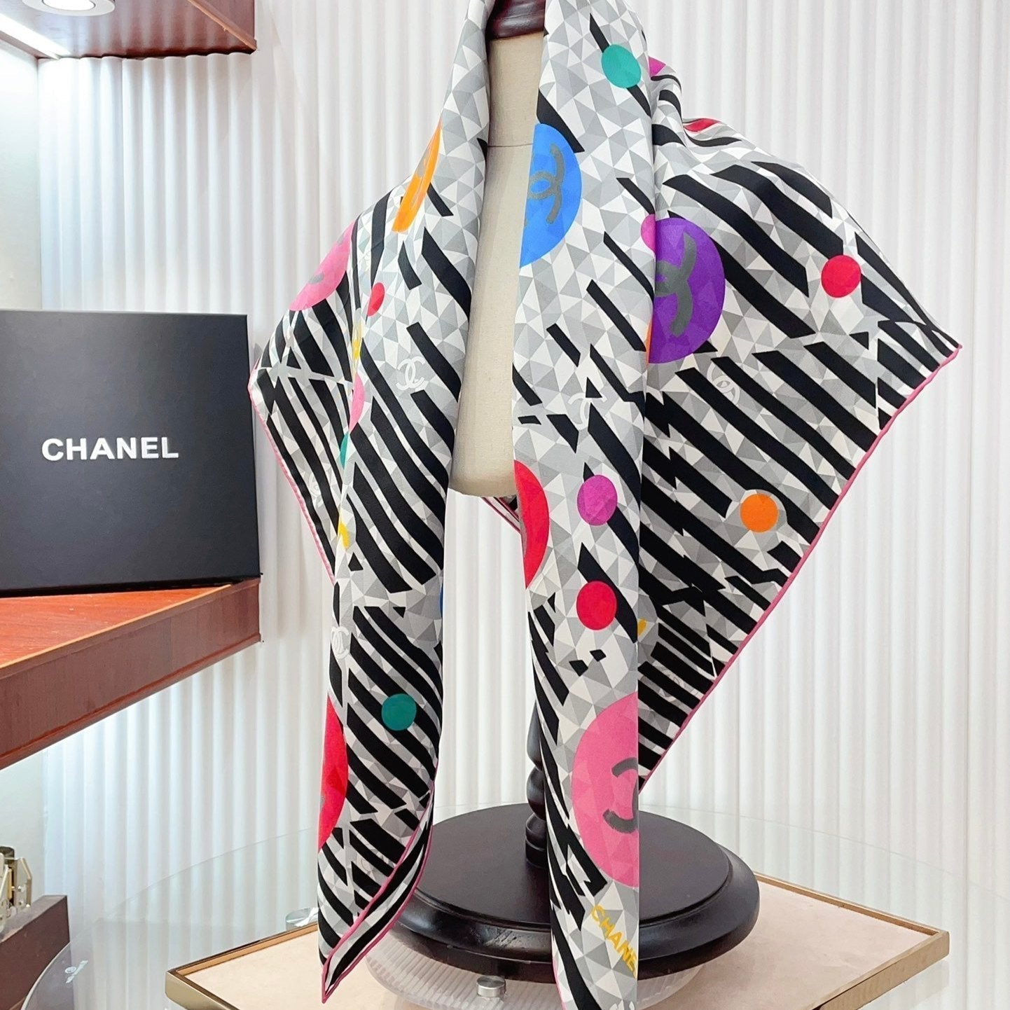 CC Square Scarf 90 CM In Colorful Silk Twill 335849
