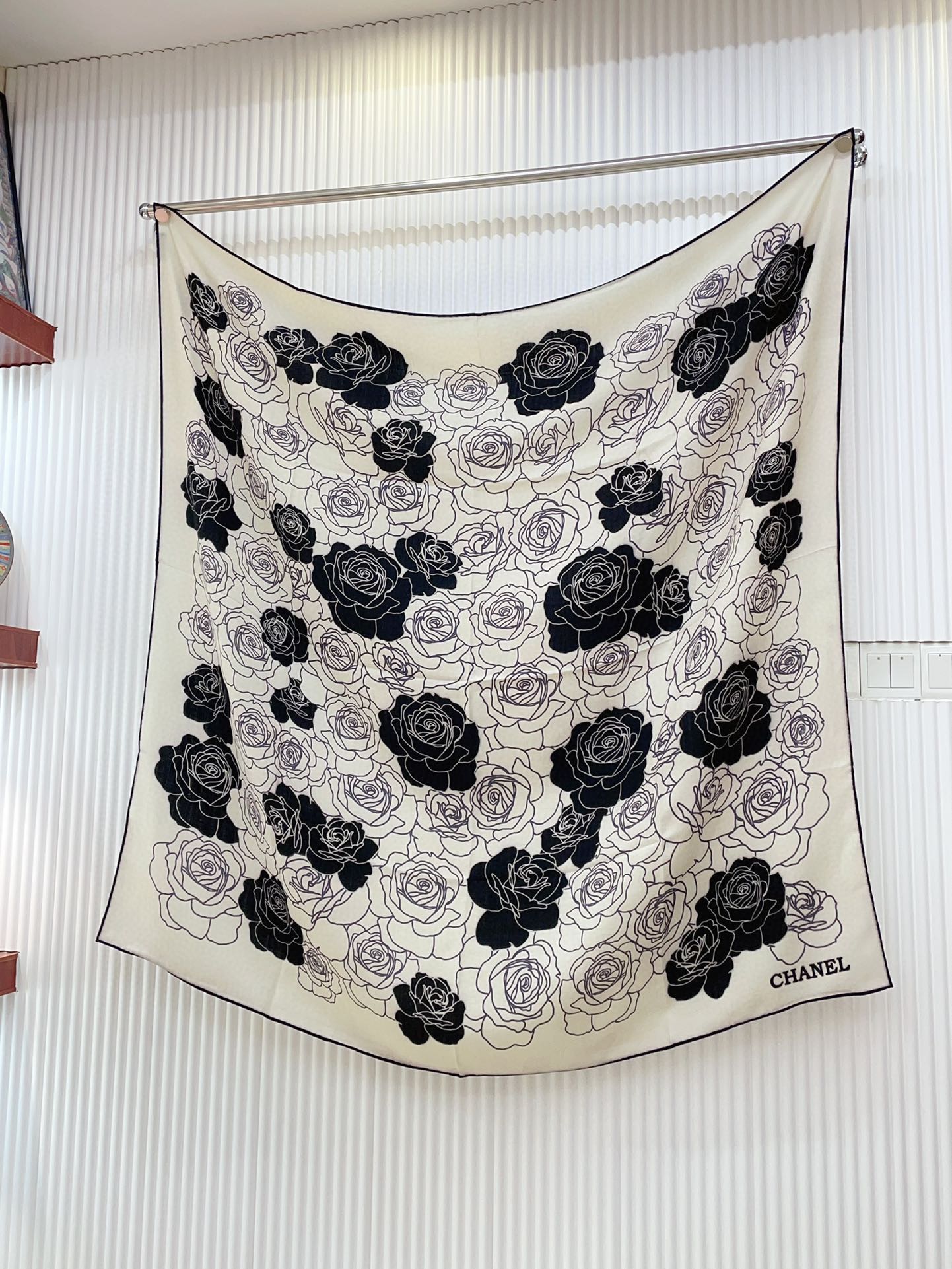 CC Square Scarf 140 CM In White Mix Black Small Flower Cashmere And Silk 342863